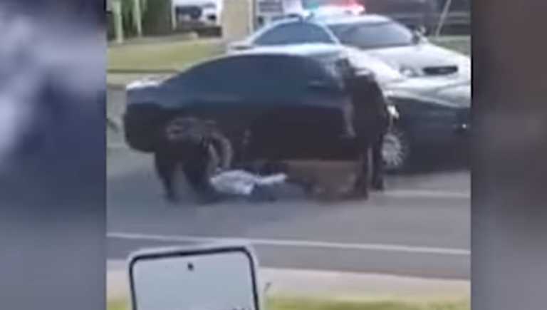 Μιζούρι: Αστυνομικοί εξαπολύουν σκύλο ξανά και ξανά εναντίον Αφροαμερικανού! Νέος σάλος μετά το σοκαριστικό βίντεο