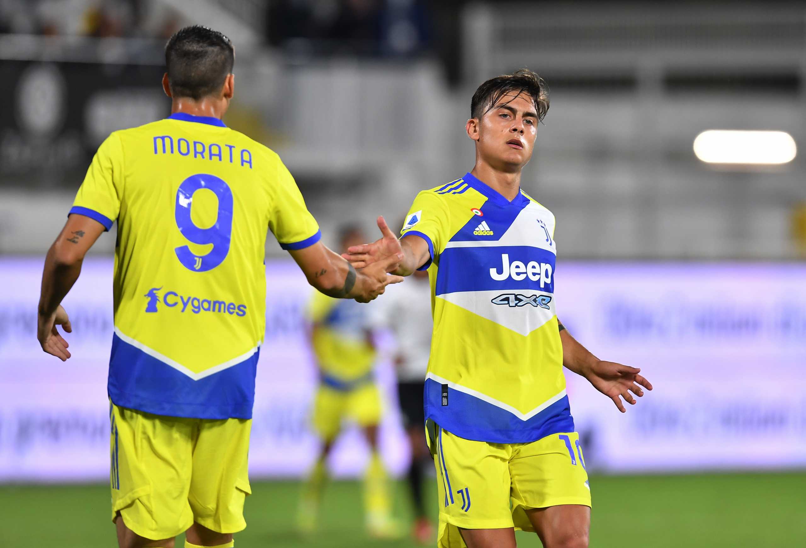 Soccer Football - Serie A - Spezia v Juventus - Stadio Alberto-Picco, La Spezia, Italy - September 22, 2021 Juventus' Alvaro Morata shakes hands with Paulo Dybala after he came on as a substitute REUTERS