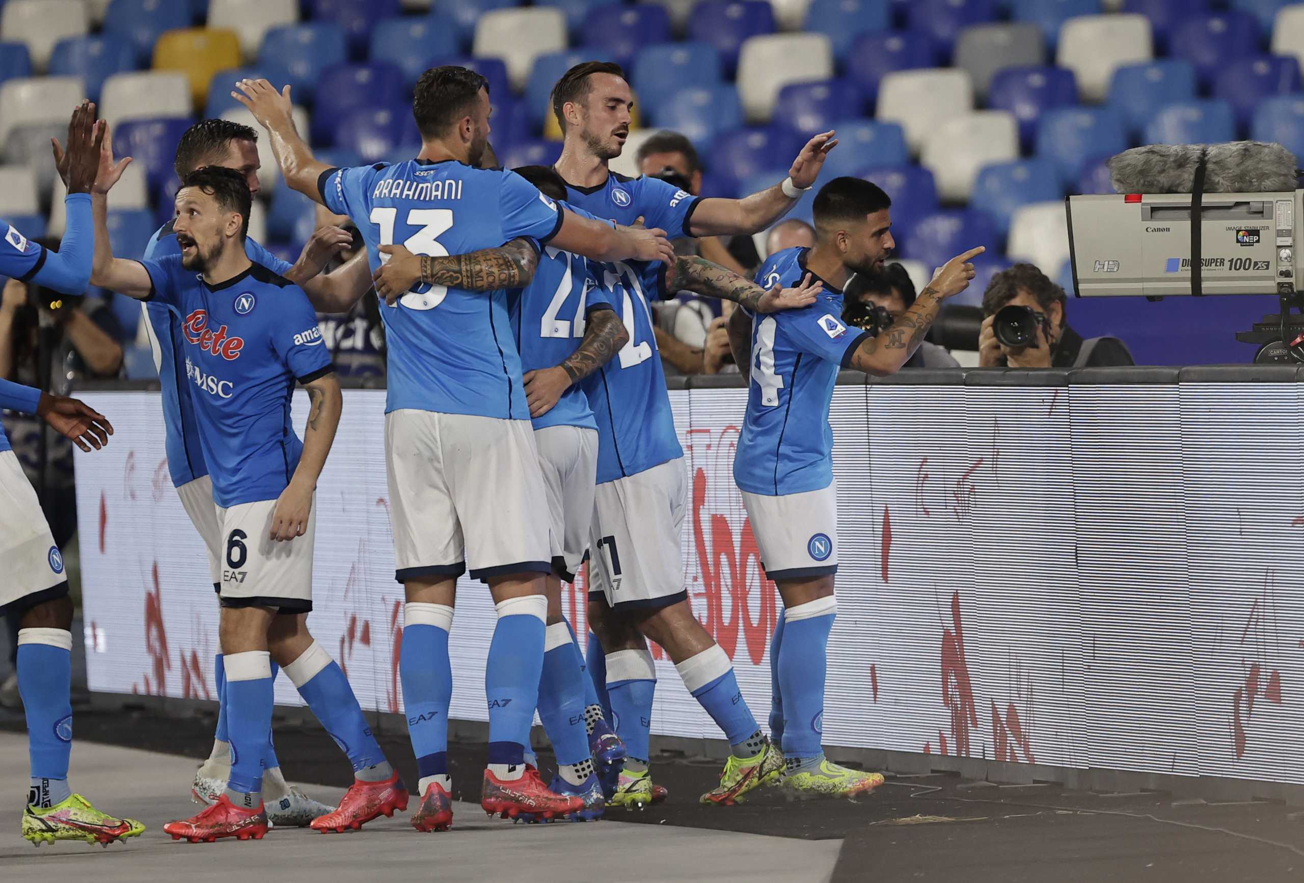 Soccer Football - Serie A - Napoli v Cagliari - Stadio Diego Armando Maradona, Naples, Italy - September 26, 2021 Napoli's Lorenzo Insigne celebrates scoring their second goal with teammates REUTERS