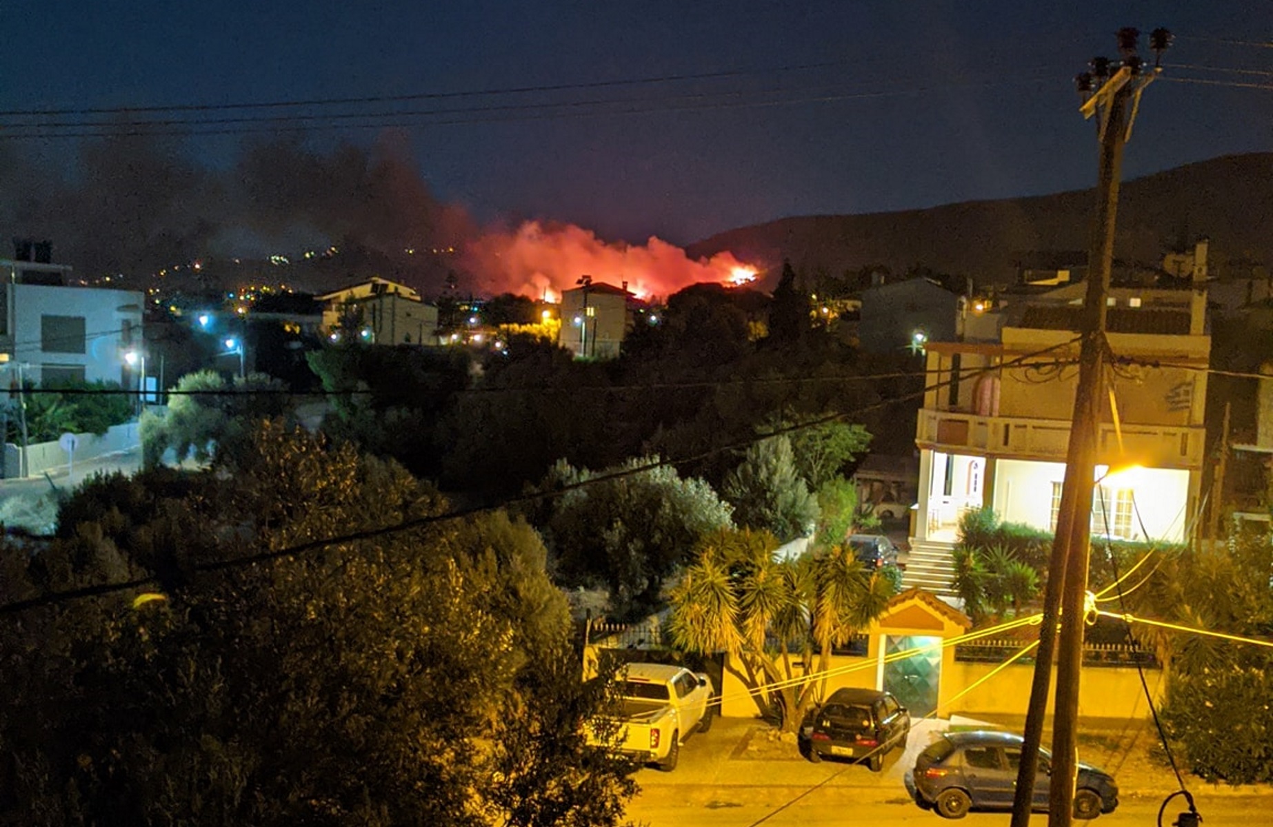 Φωτιά στην Νέα Μάκρη: Σε ύφεση το πύρινο μέτωπο - Πατούλης: Υπάρχουν ενδείξεις για εμπρησμό