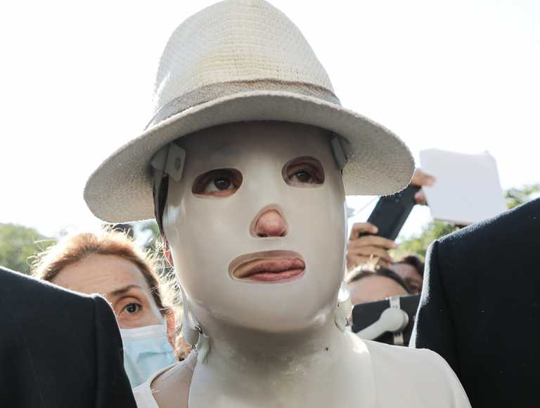 Vitrioli attack on Ioanna Paliospyrou: The background of the trial and the mask “symbol” of power