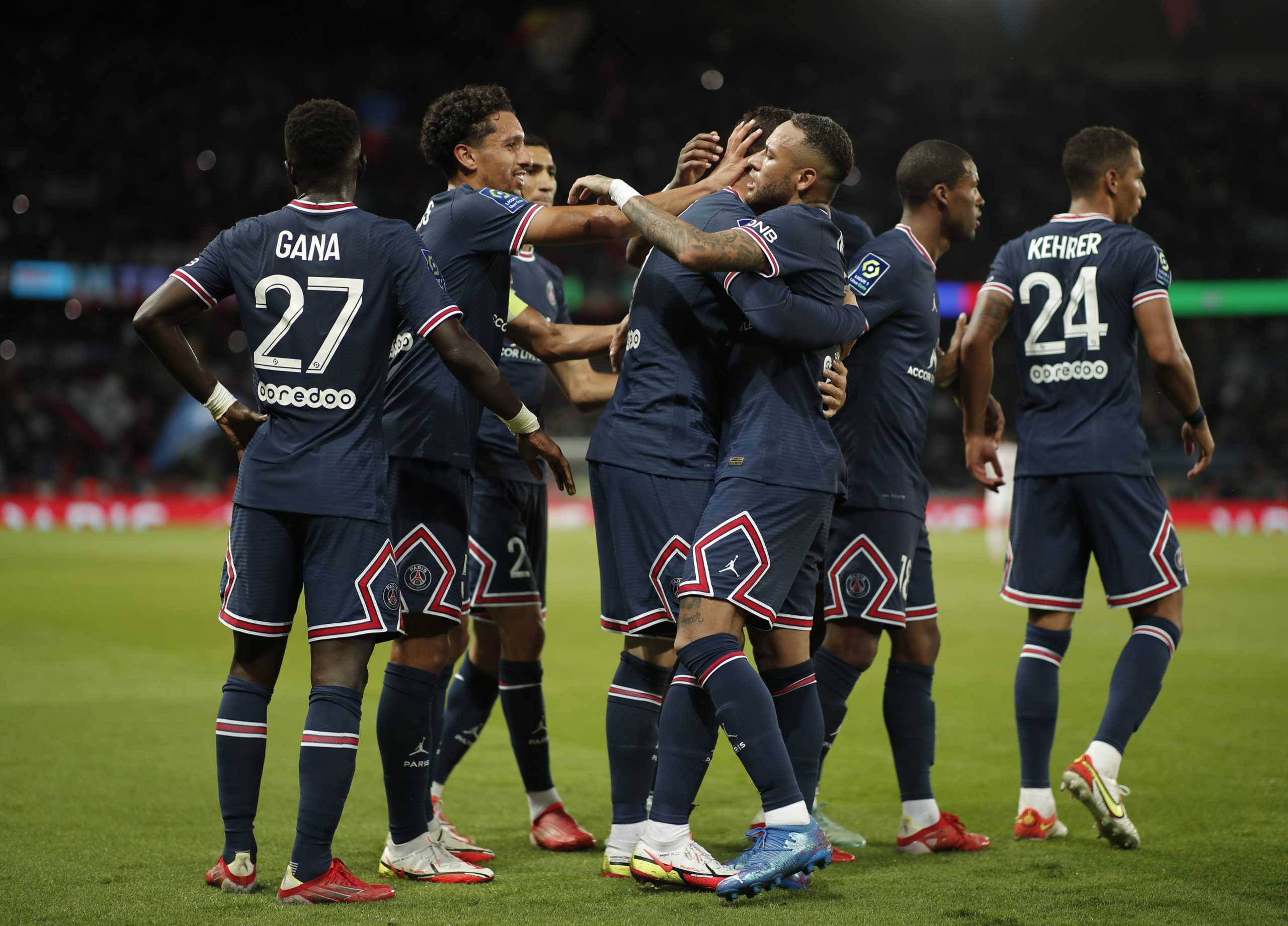 Soccer Football - Ligue 1 - Paris St Germain v Olympique Lyonnais - Parc des Princes, Paris, France - September 19, 2021 Paris St Germain's Mauro Icardi celebrates scoring their second goal with teammates REUTERS