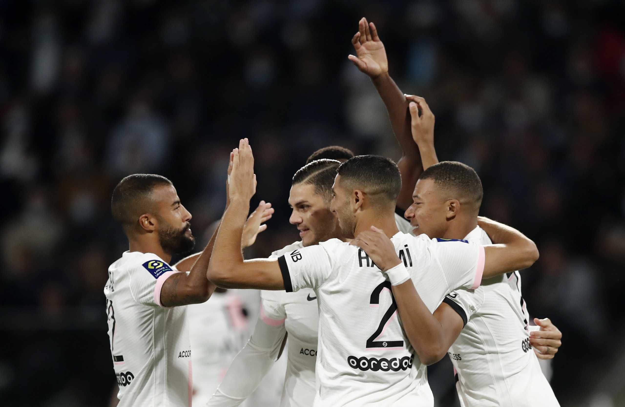Soccer Football - Ligue 1 - Metz v Paris St Germain - Stade Saint-Symphorien - Metz, France - September 22, 2021 Paris St Germain's Achraf Hakimi celebrates scoring their first goal with teammates REUTERS