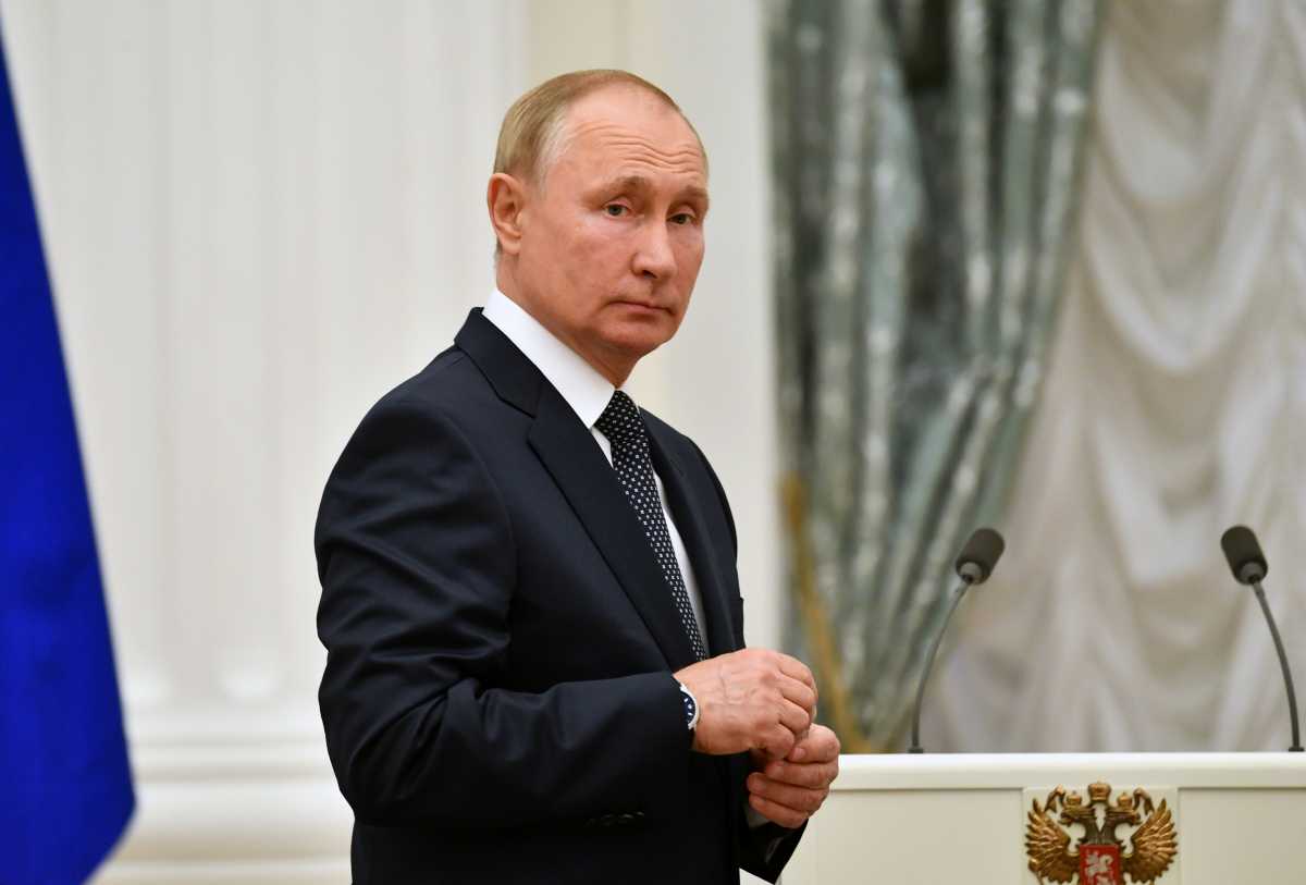 Βλαντιμίρ Πούτιν – κορονοϊός: Έβηχε και προκάλεσε ανησυχία – «Κάνω κάθε μέρα τεστ»