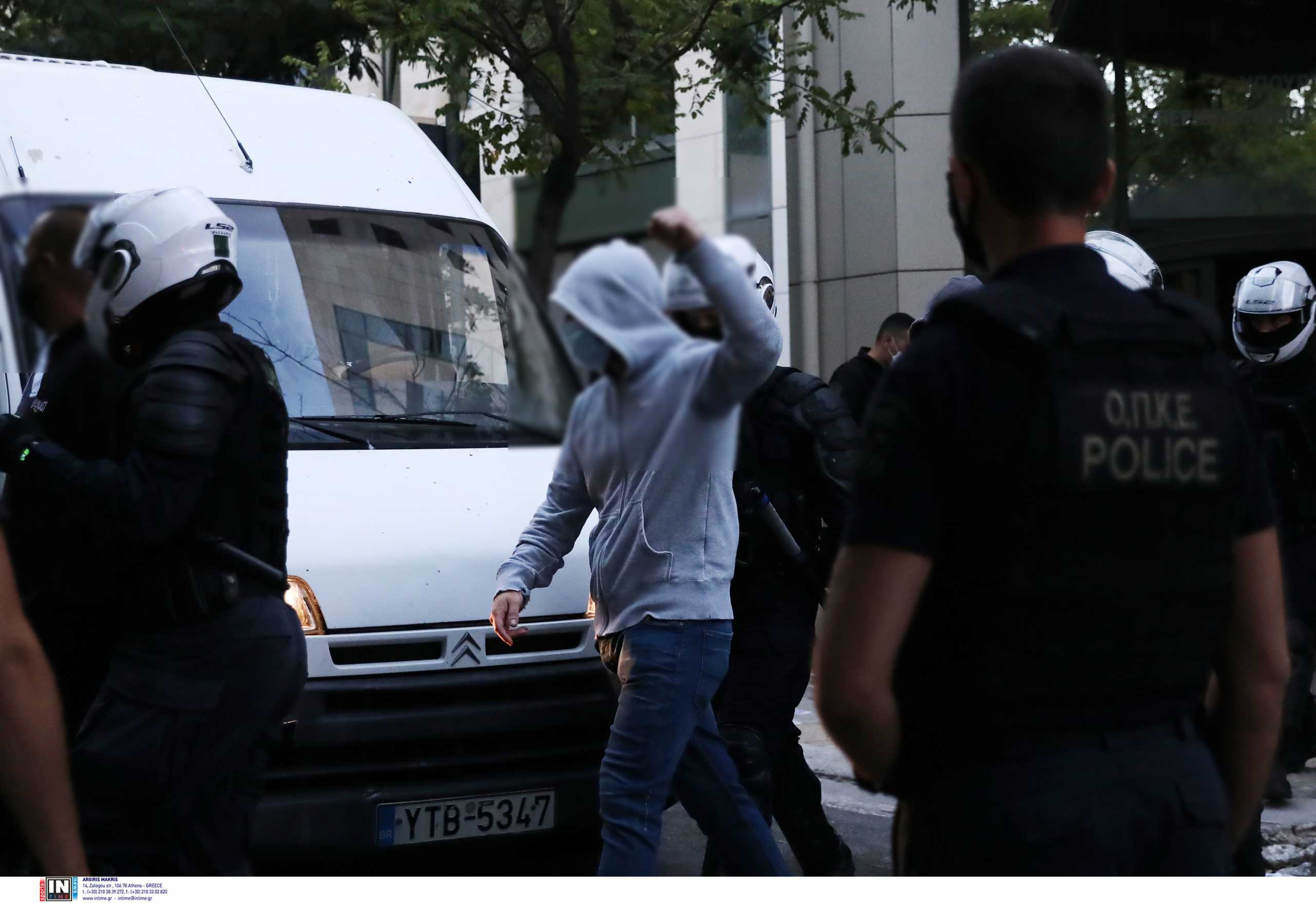 24 συλλήψεις μετά την εισβολή μελών του Ρουβίκωνα στο υπουργείο Περιβάλλοντος και Ενέργειας
