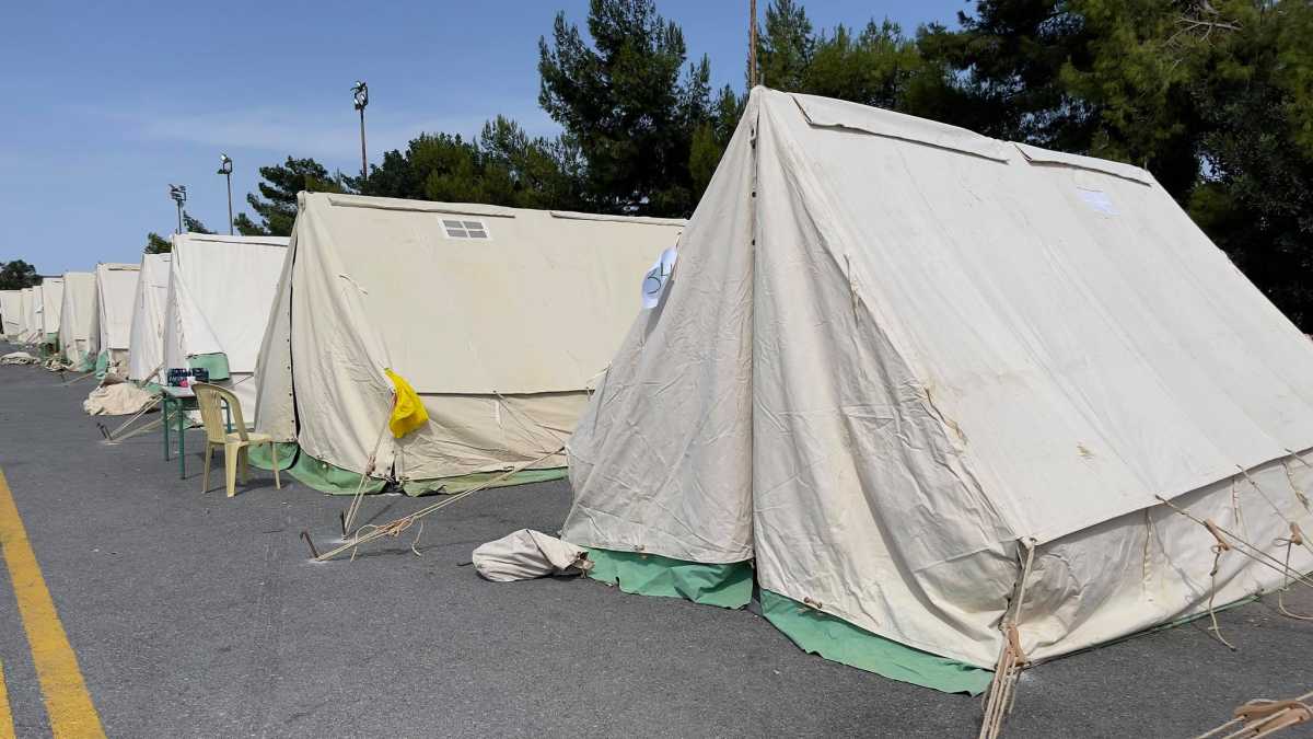 Σεισμός στην Κρήτη: Από τις σκηνές στο κλειστό γυμναστήριο Αρκαλοχωρίου οι σεισμοπαθείς