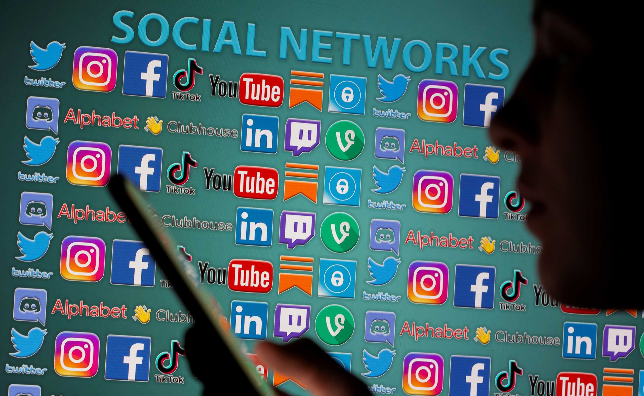 Έρευνα: Τα social media αυξάνουν τον κίνδυνο κατάθλιψης