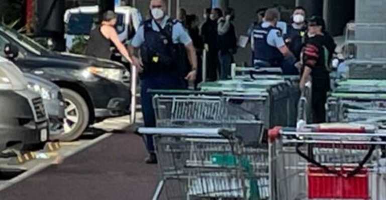 Supermarket panic in New Zealand: Gunman seriously injured - Killed by police