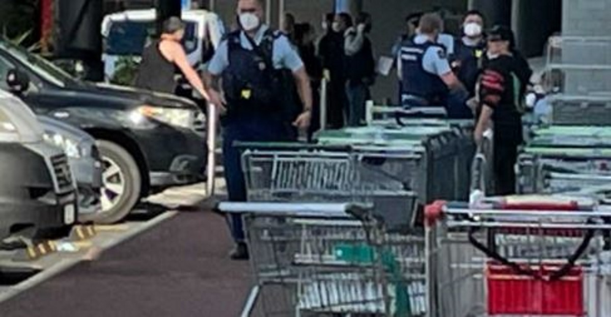 Πανικός σε σούπερ μάρκετ στη Νέα Ζηλανδία: Ένοπλος τραυμάτισε σοβαρά άτομα – Τον σκότωσαν οι αστυνομικοί