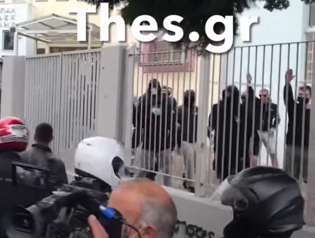 Θεσσαλονίκη – ΕΠΑΛ Σταυρούπολης: Η στιγμή που μαθητές χαιρετούν ναζιστικά