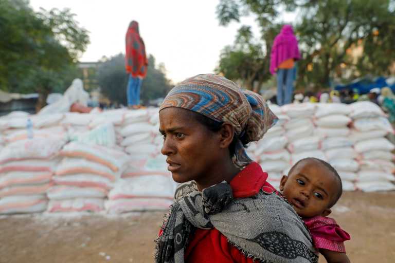 Αιθιοπία: Λιμός, η «σιωπηλή σφαγή» στο Τιγκράι – Ταΐζουν τα παιδιά με φύλλα δέντρων
