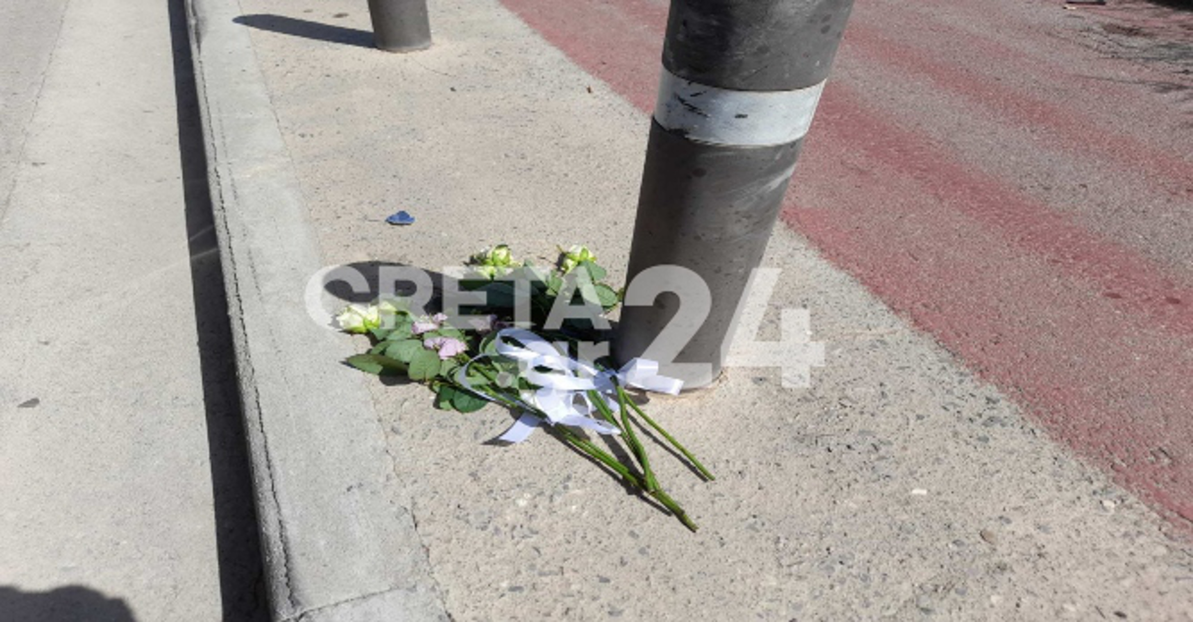 Ηράκλειο: Τριαντάφυλλα στον τόπο που σκοτώθηκαν ο 21χρονος και ο 17χρονος