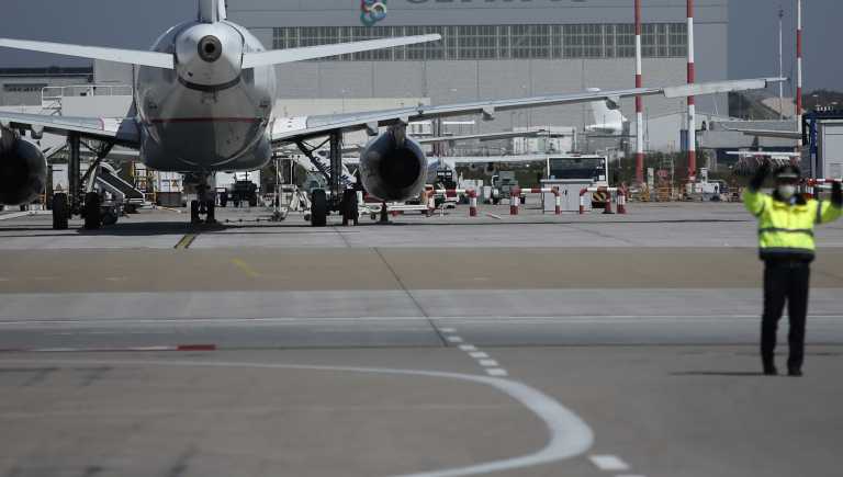 Τέλος στο «θρίλερ» - Προσγειώθηκε με ασφάλεια στο «Ελευθέριος Βενιζέλος» το αεροπλάνο που παρουσίασε πρόβλημα στα φρένα