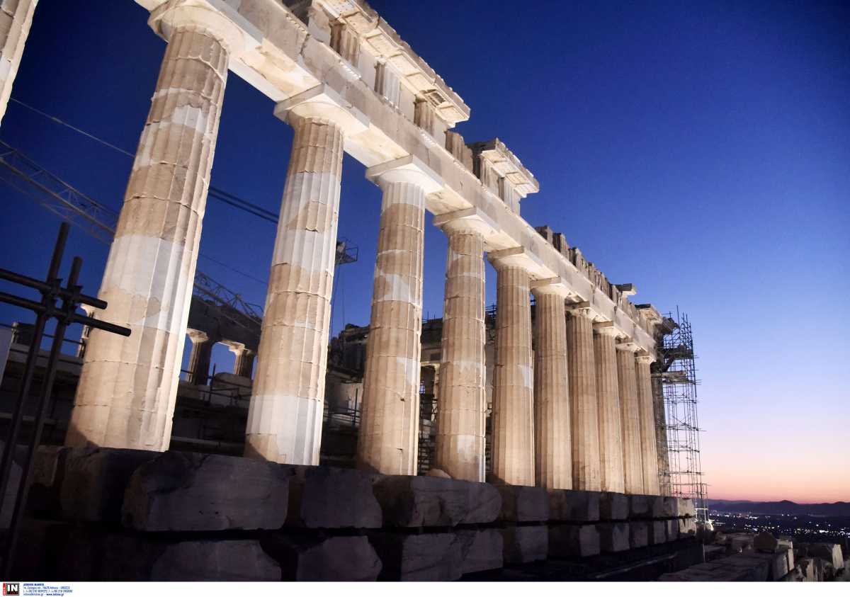 Μενδώνη: Ο φωτισμός του ανελκυστήρα της Ακρόπολης έγινε για λόγους συντήρησης