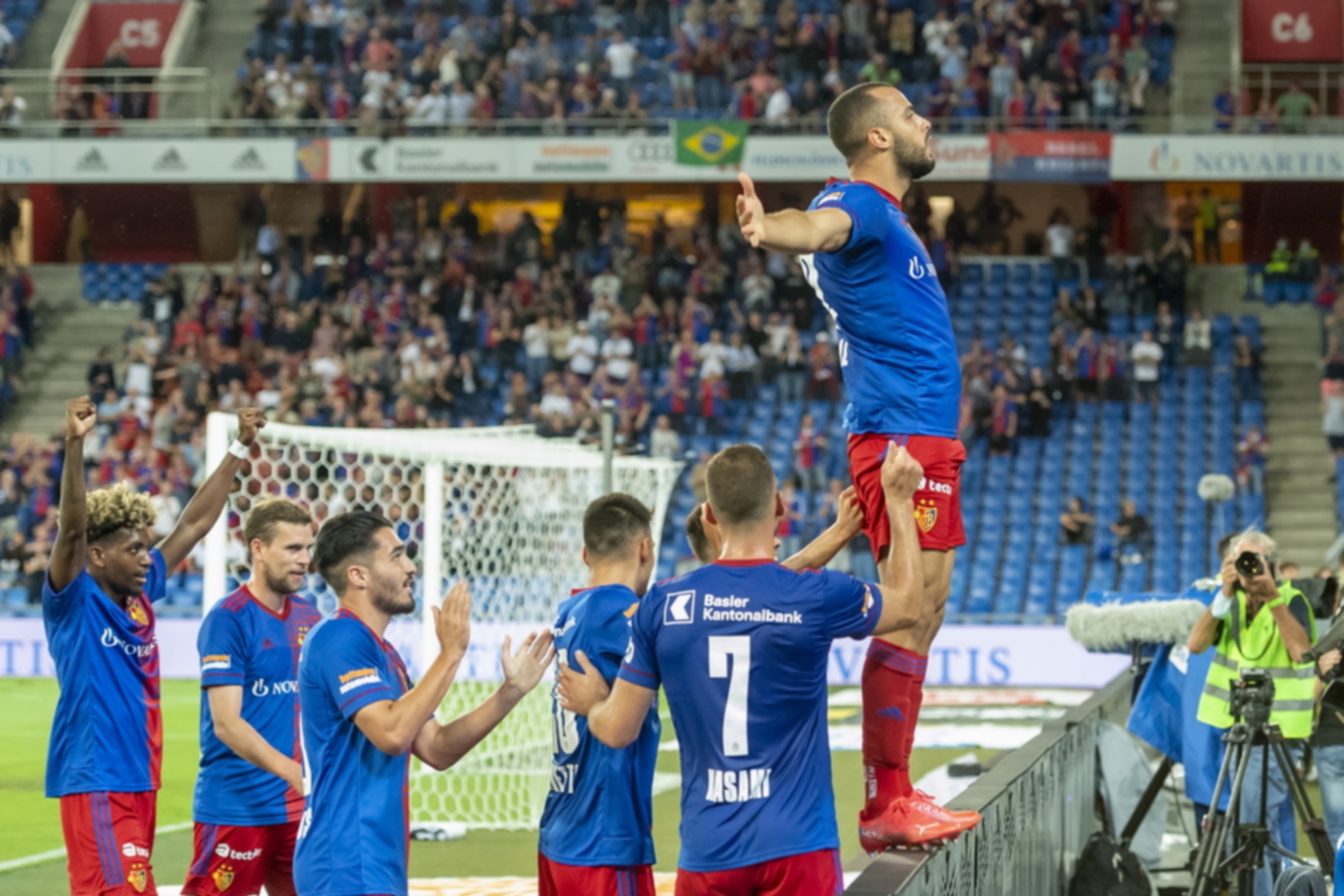 epa09421132 Basel's Arthur Cabral, right, cheers after scoring during the UEFA Conference League playoff soccer match between Switzerland's FC Basel 1893 and Sweden's Hammarby IF at the St. Jakob-Park stadium in Basel, Switzerland, 19 August 2021.  EPA