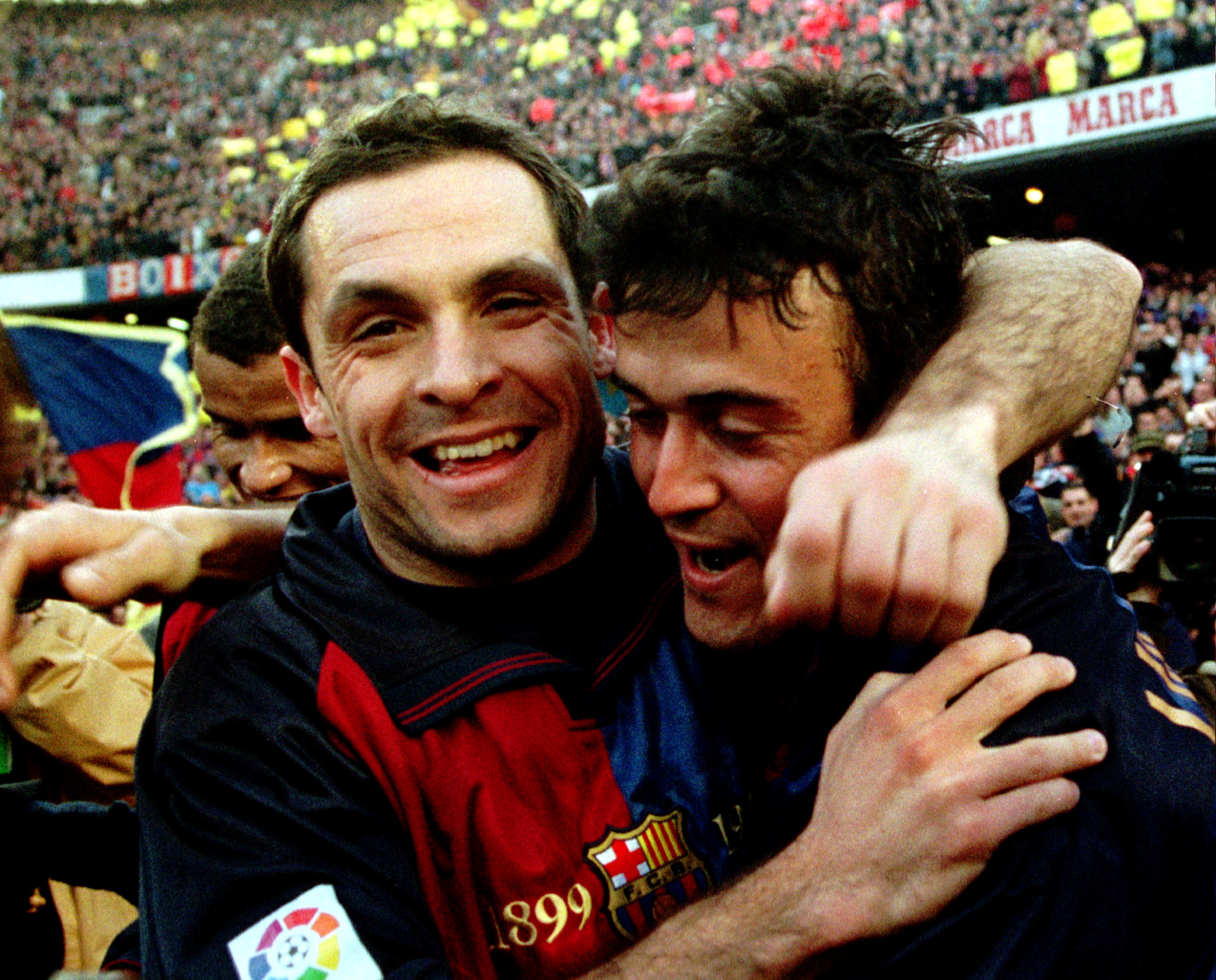 FILE PHOTO: Barcelona's Sergi Barjuan (L) embraces and celebrates the second goal of his team mate Luis Enrique during the Spanish first division soccer match in Barcelona Nou Camp stadium February 14. Barcelona won 3-0.    GN