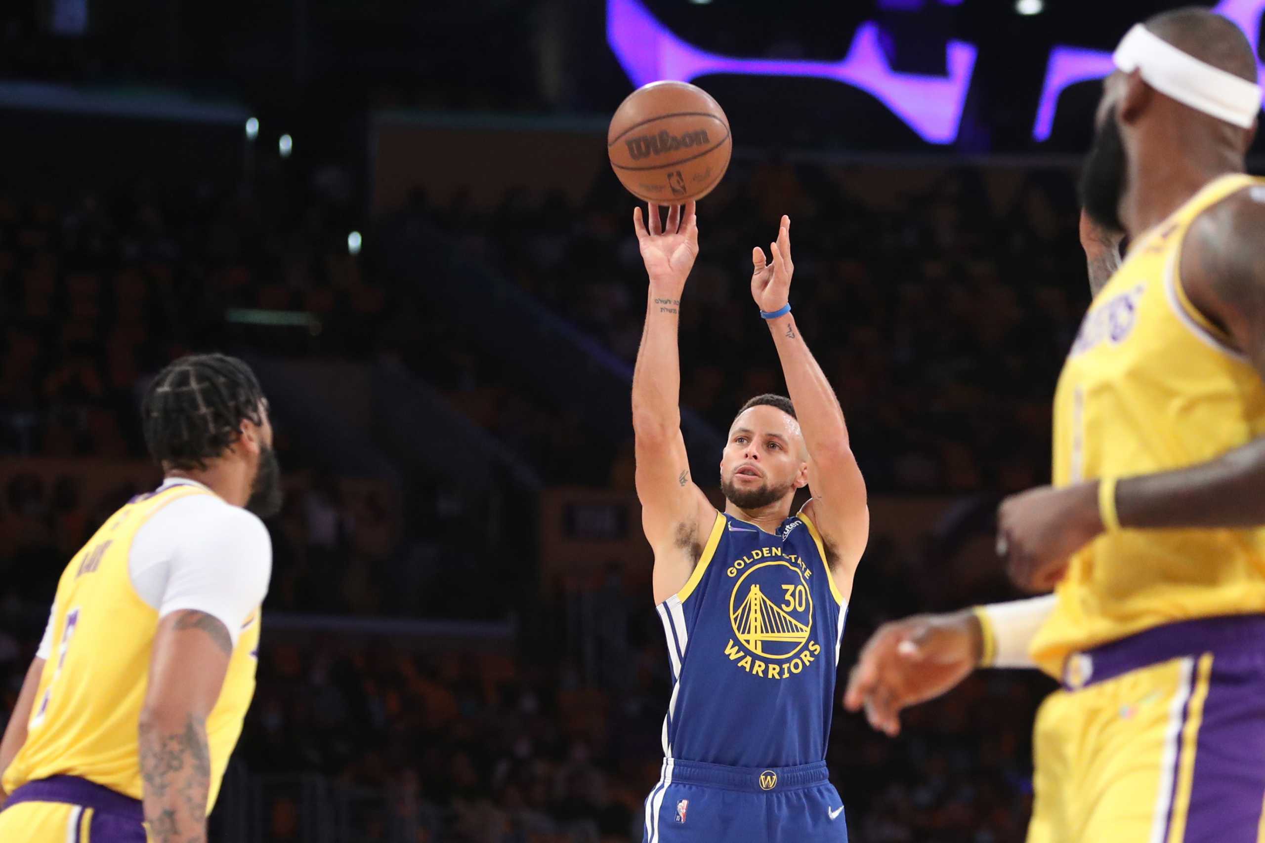 Oct 19, 2021; Los Angeles, California, USA; Golden State Warriors guard Stephen Curry (30) shoots a ball against Los Angeles Lakers center DeAndre Jordan (10) during the first quarter at Staples Center. Mandatory Credit: Kiyoshi Mio-USA TODAY Sports