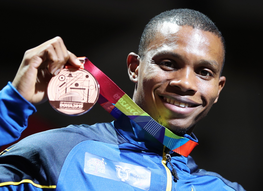 epa07890122 Bronze medalist Alex Quinonez of Ecuador during the medal ceremony for the Men's 200m at the IAAF World Athletics Championships 2019 at the Khalifa Stadium in Doha, Qatar, 02 October 2019.  EPA