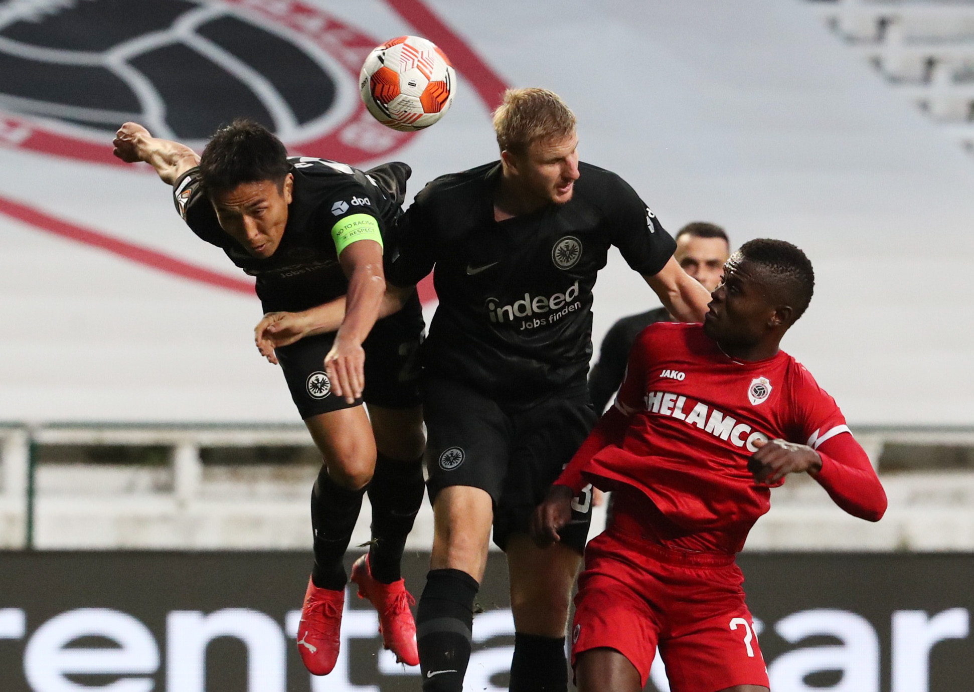 Soccer Football - Europa League - Group D - Royal Antwerp v Eintracht Frankfurt - Bosuilstadion, Antwerp, Belgium - September 30, 2021  Eintracht Frankfurt's Makoto Hasebe and Martin Hinteregger in action with Royal Antwerp's Mbwana Samatta REUTERS