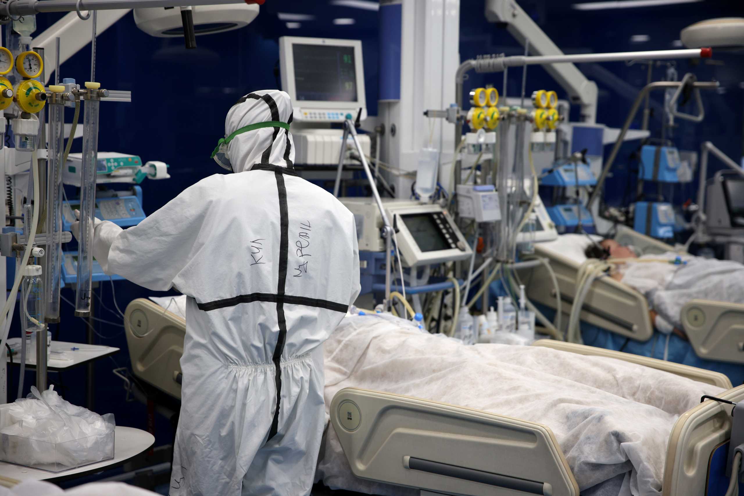 A medic tends to coronavirus disease (COVID-19) patients at the intensive care unit (ICU) of Pirogov hospital in Sofia, Bulgaria, October 15, 2021. Picture taken October 15, 2021. REUTERS