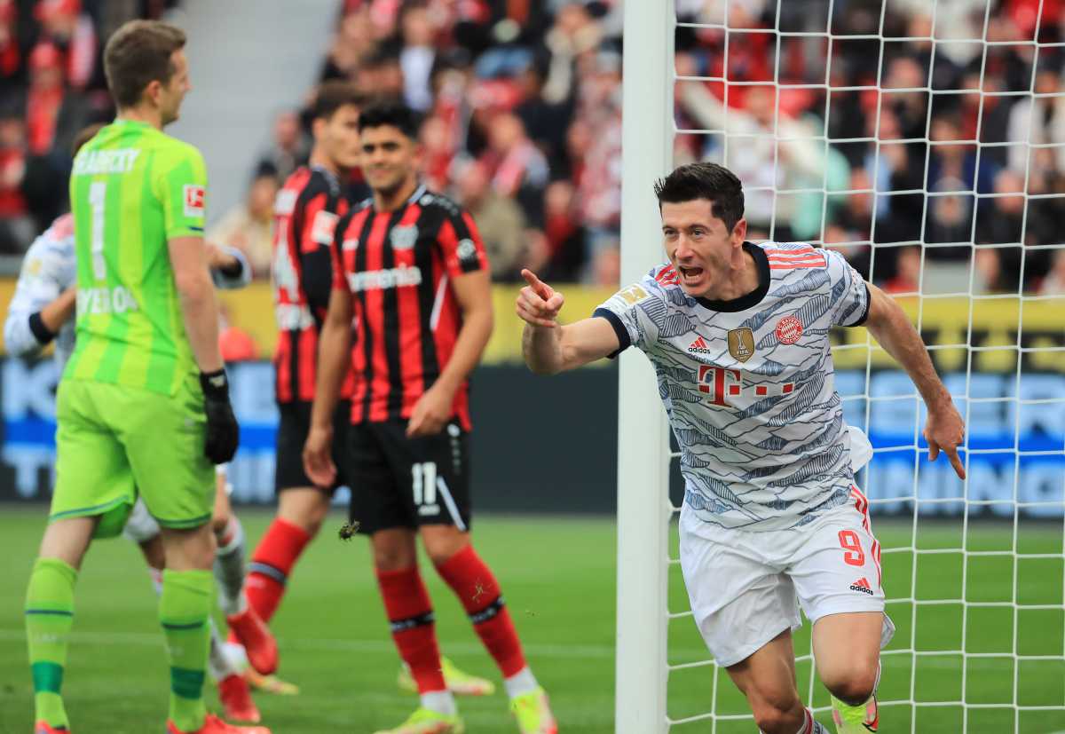 Soccer Football - Bundesliga - Bayer Leverkusen v Bayern Munich - BayArena, Leverkusen, Germany - October 17, 2021 Bayern Munich's Robert Lewandowski celebrates scoring their first goal REUTERS