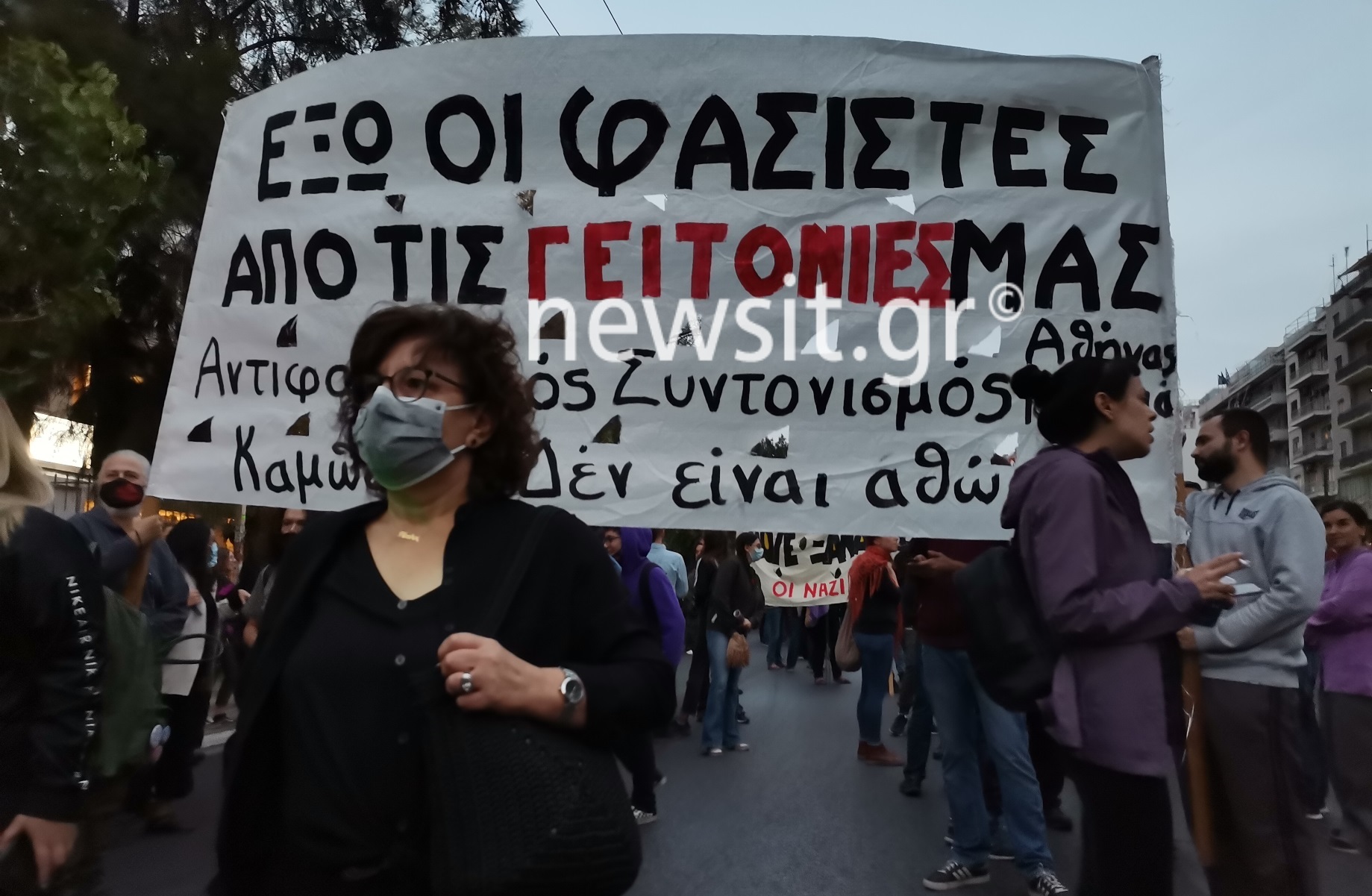 Επικεφαλής η Μάγδα Φύσσα στην αντιφασιστική πορεία στην Αθήνα – Κλειστοί δρόμοι