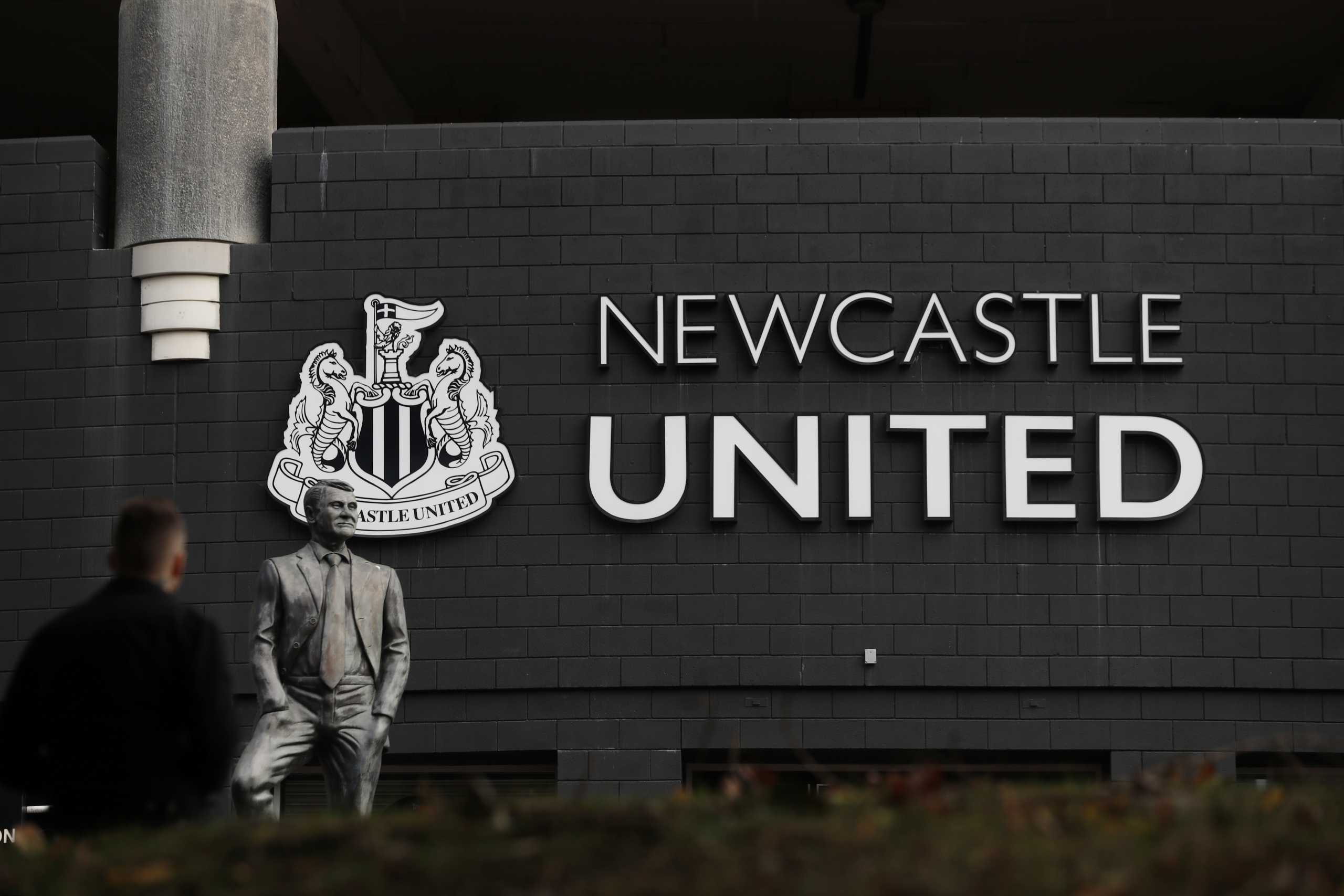 Soccer Football - General views outside Newcastle United's St James' Park stadium ahead of a purported club takeover -  St James' Park, Newcastle, Britain - October 7, 2021 General view of the Bobby Robson Statue outside Newcastle United's St James' Park stadium ahead of a purported club takeover Action Images via Reuters