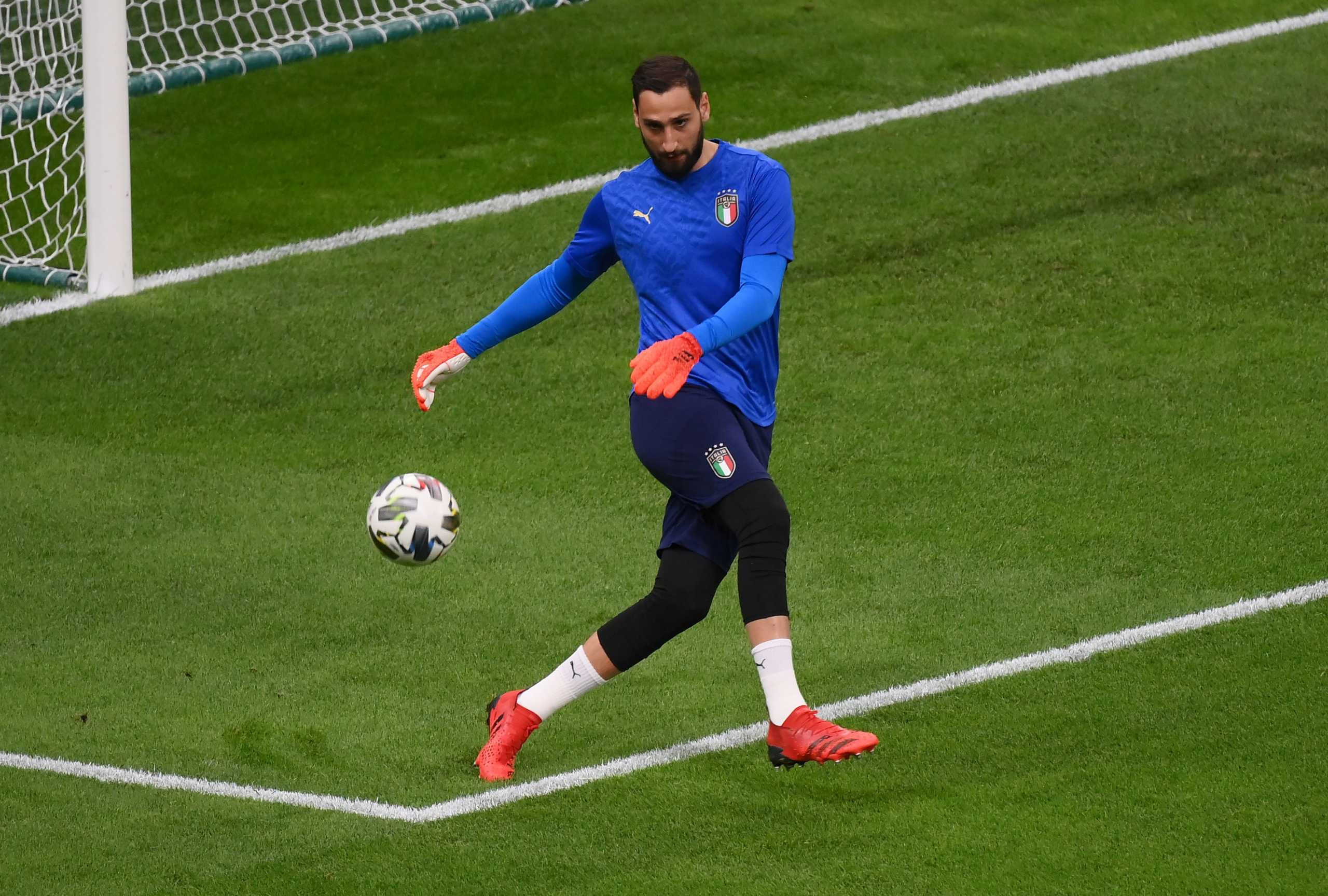 Soccer Football - UEFA Nations League - Semi Final - Italy v Spain - San Siro, Milan, Italy - October 6, 2021 Italy´s Gianluigi Donnarumma during the warm up before the match Pool via REUTERS