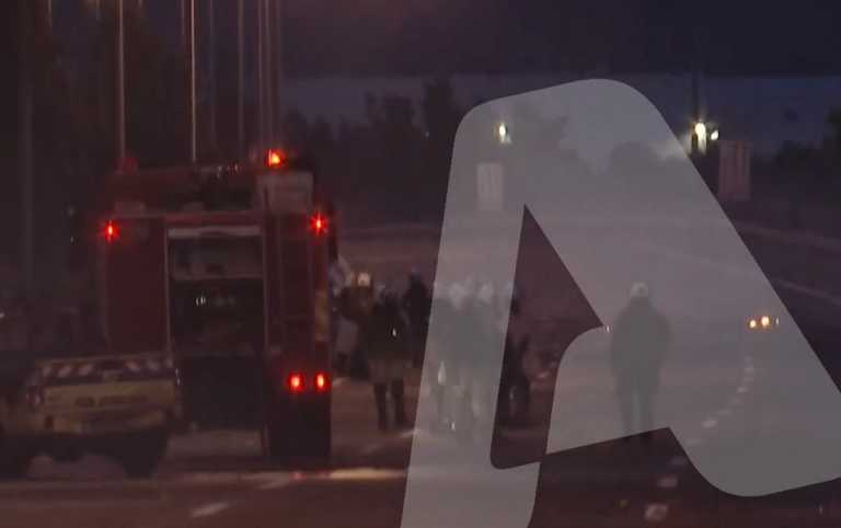 Πέραμα: Επεισόδια στον Ασπρόπυργο για το θάνατο του 20χρονου - Κλειστή η Αττική οδός στο σημείο