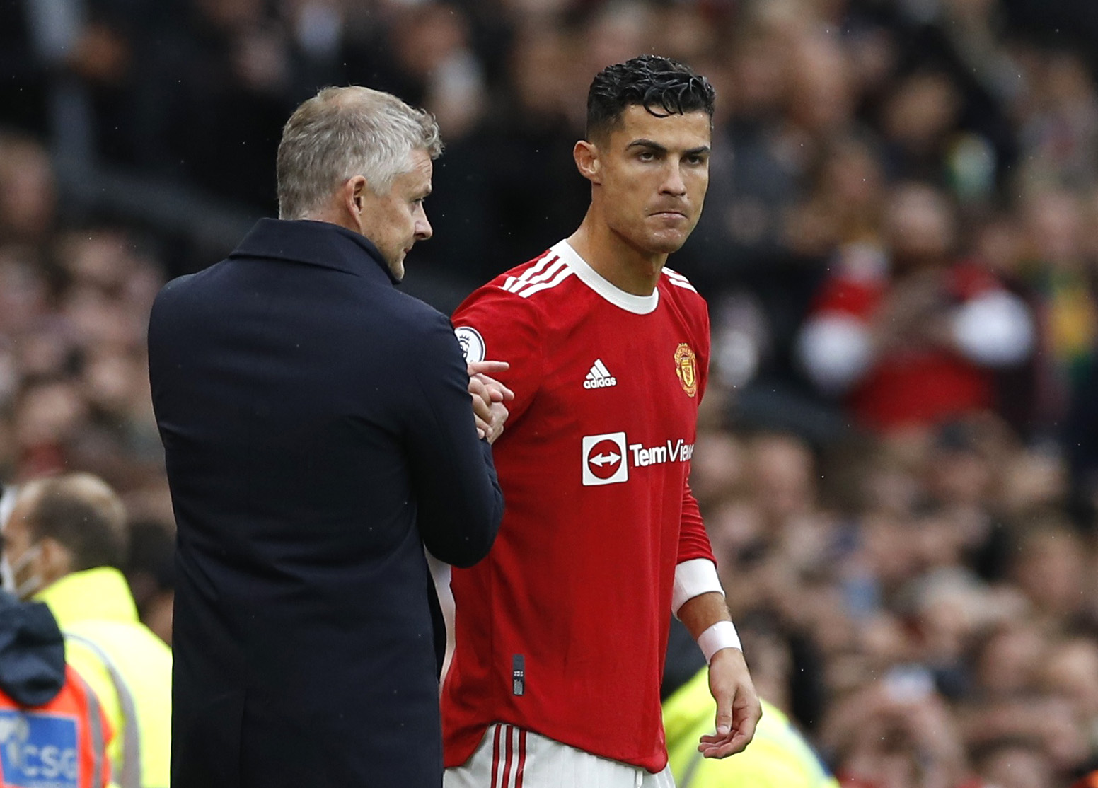 Soccer Football - Premier League - Manchester United v Everton - Old Trafford, Manchester, Britain - October 2, 2021 Manchester United's Cristiano Ronaldo shakes hands with manager Ole Gunnar Solskjaer before being substituted on REUTERS