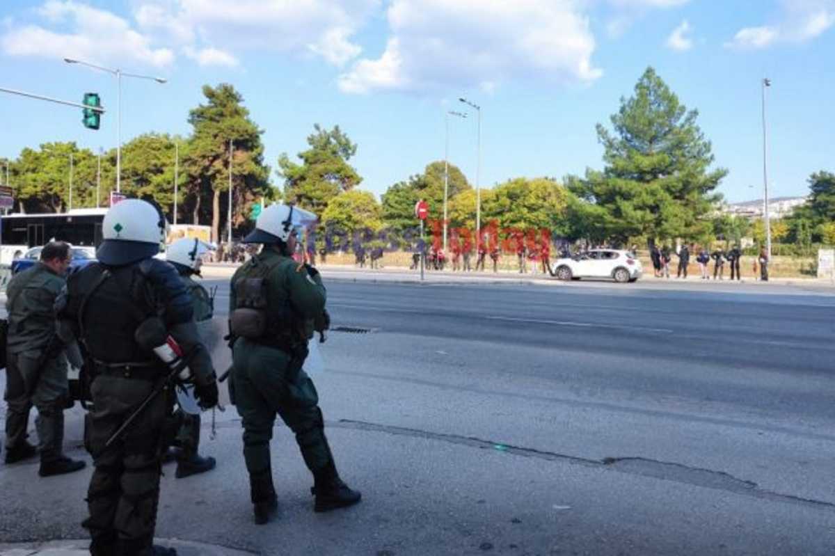 Θεσσαλονίκη: Αντιεξουσιαστές και ακροδεξιοί στους δρόμους της πόλης με παράλληλες συγκεντρώσεις