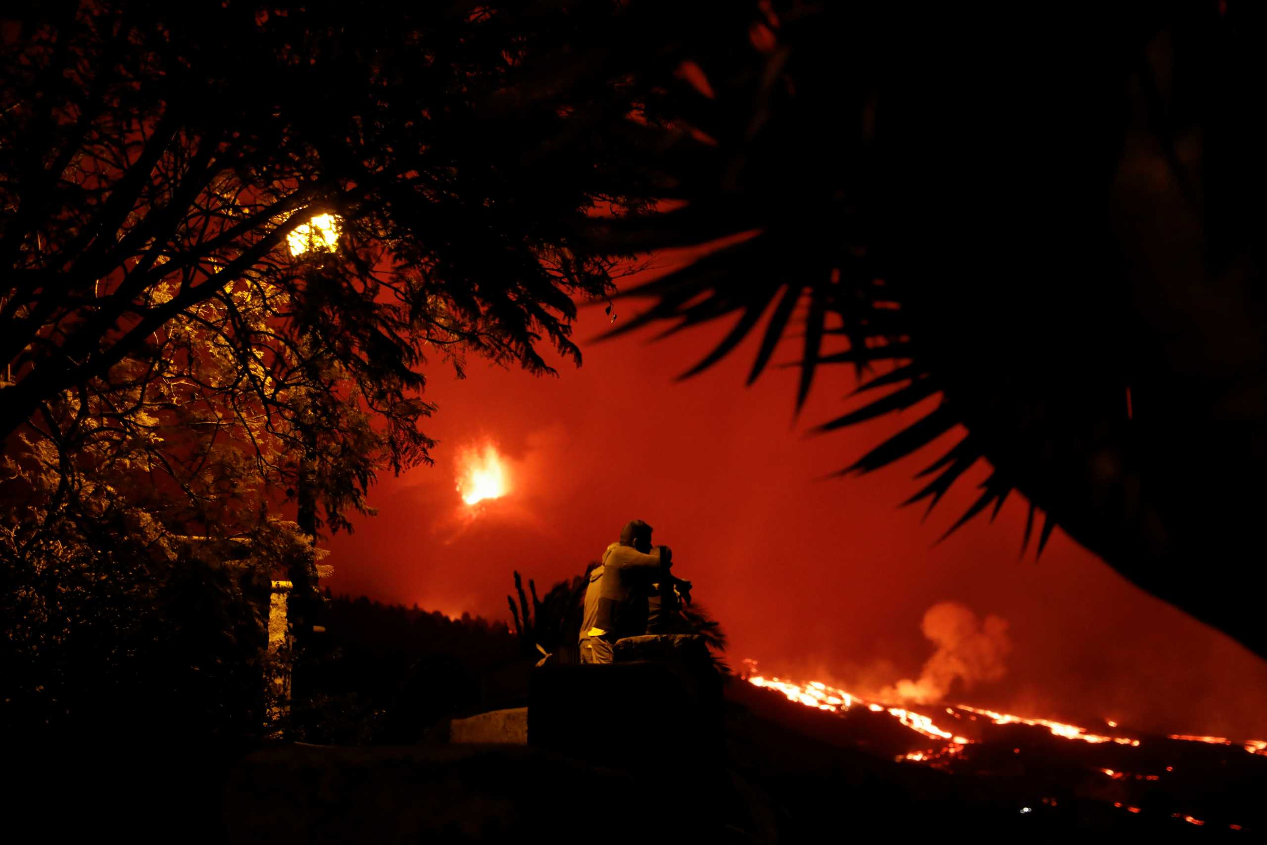 Η Ισπανία υπόσχεται να επιταχύνει τη βοήθεια στη Λα Πάλμα που «χτυπήθηκε» από το ηφαίστειο