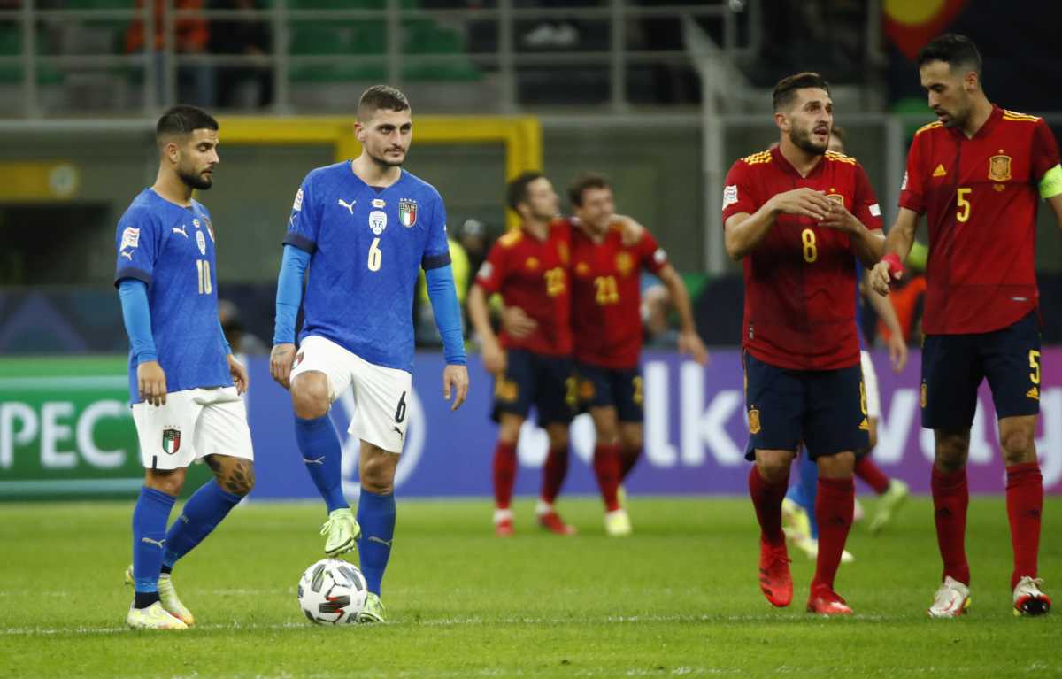 Soccer Football - UEFA Nations League - Semi Final - Italy v Spain - San Siro, Milan, Italy - October 6, 2021 Italy's Lorenzo Insigne and Marco Verratti look dejected after Spain's Ferran Torres scores their second goal REUTERS