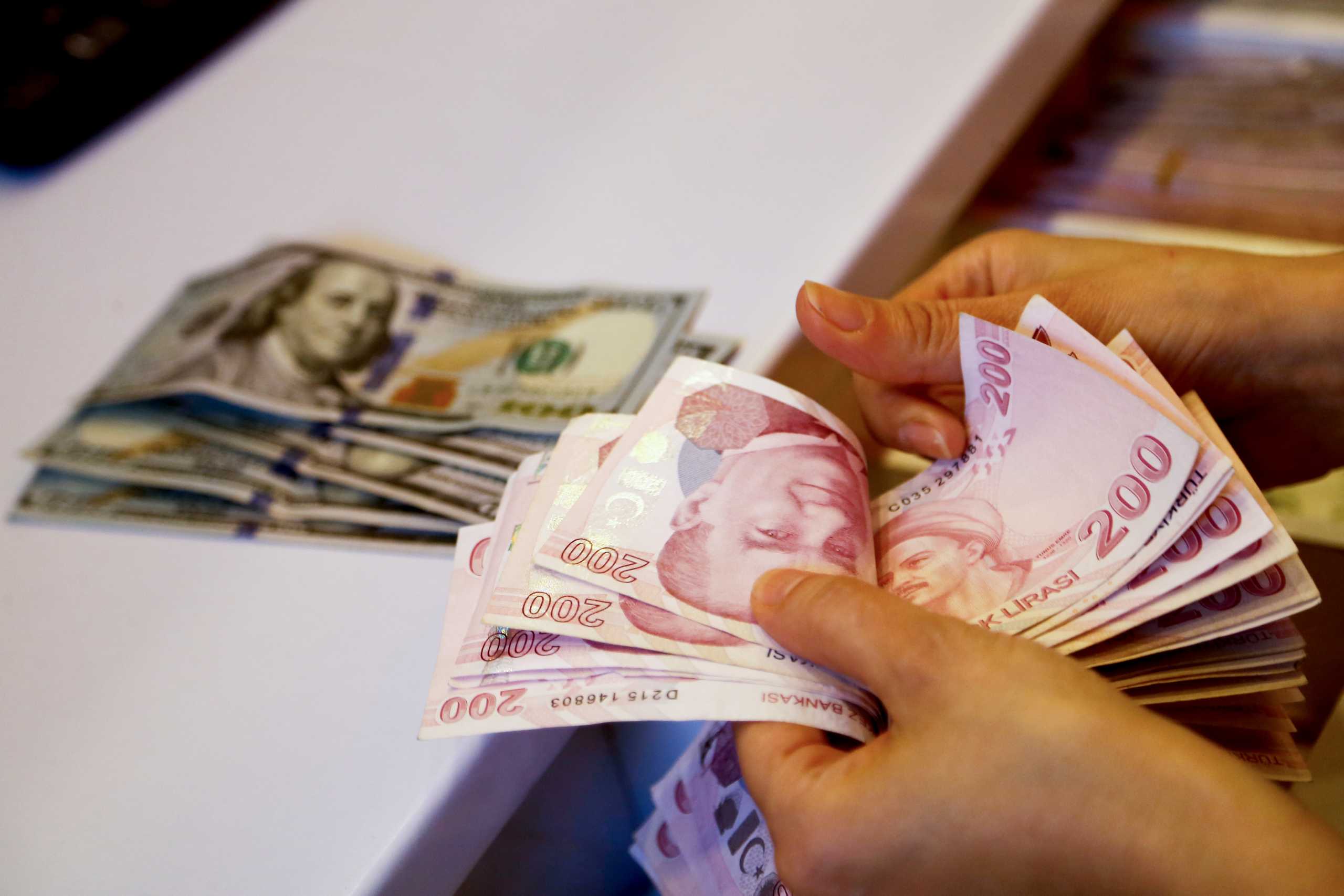 A money changer counts Turkish lira banknotes at a currency exchange office in Ankara, Turkey September 27, 2021. REUTERS