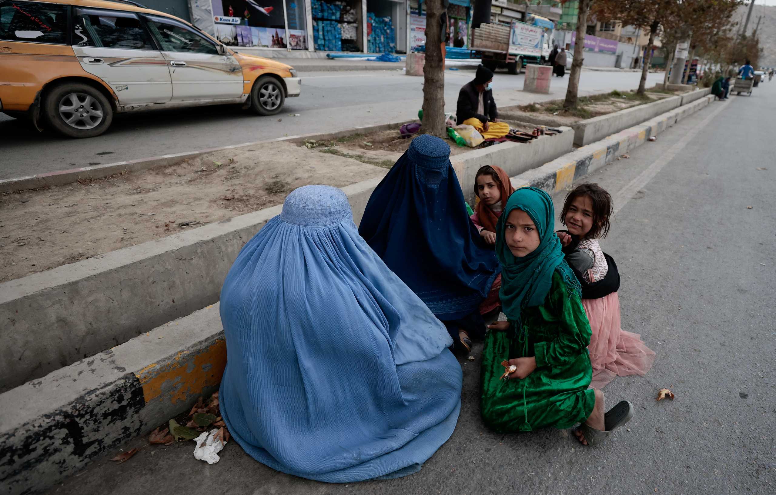 Αφγανιστάν: Συζητάνε με τους Ταλιμπάν για τα δικαιώματα των γυναικών χωρίς γυναίκες