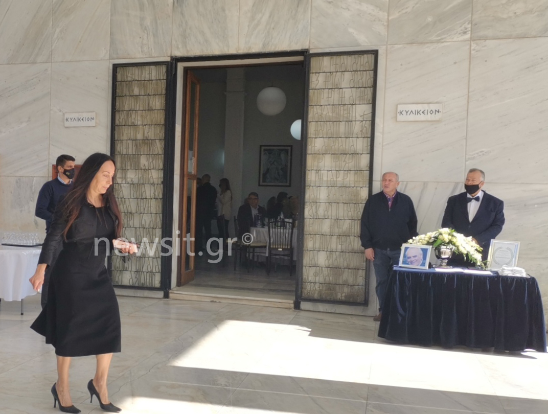 Άκης Τσοχατζόπουλος: Κόλλυβα με ήλιο ΠΑΣΟΚ στο μνημόσυνο για τα 40 του[Photos]