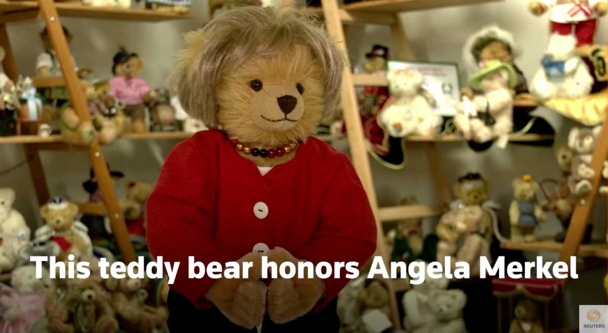 Η Άνγκελα Μέρκελ έγινε (και) λούτρινο αρκουδάκι