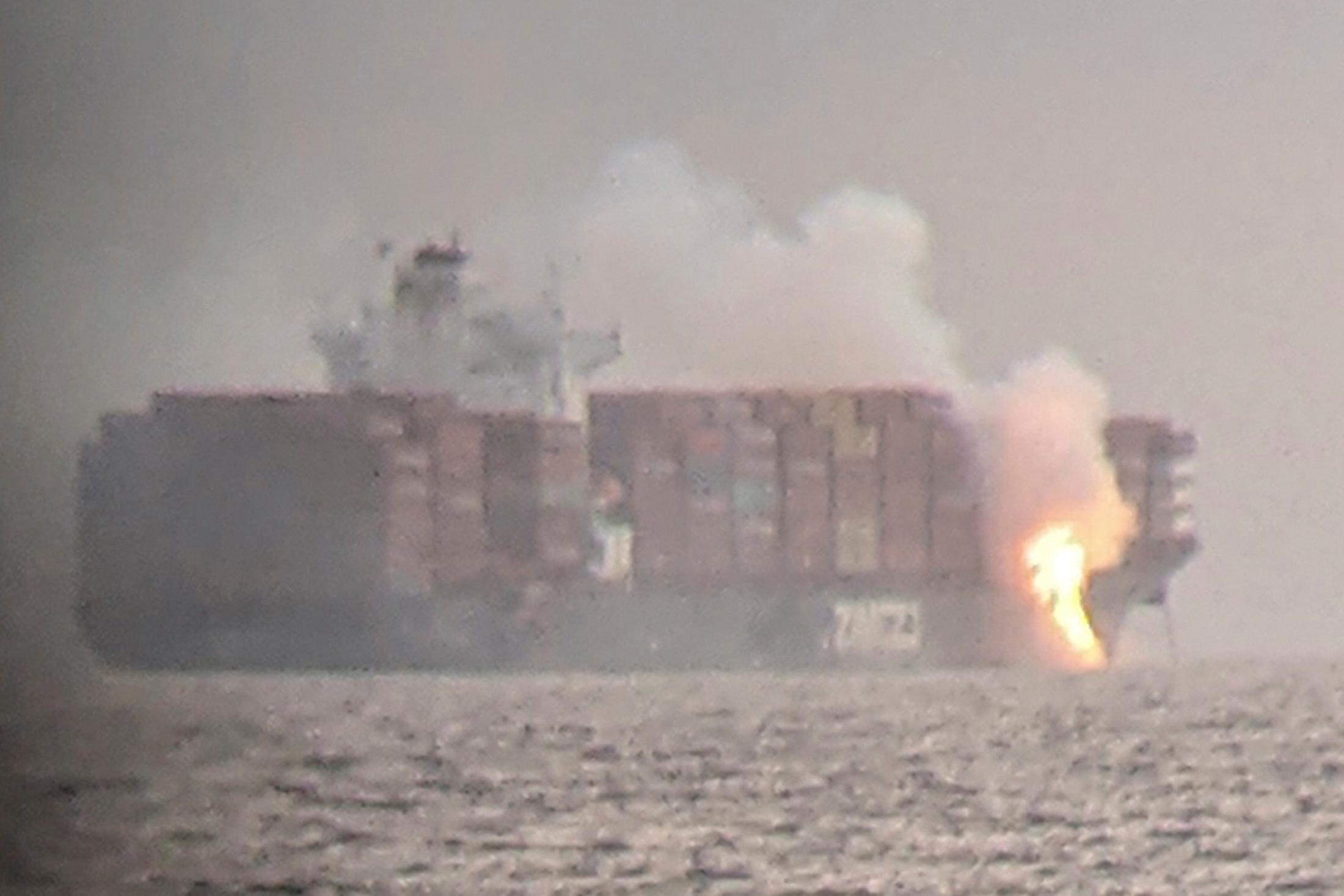 Καναδάς: Τοξικά αέρια εκλύονται από φωτιά σε πλοίο στα ανοικτά των ακτών στον Ειρηνικό