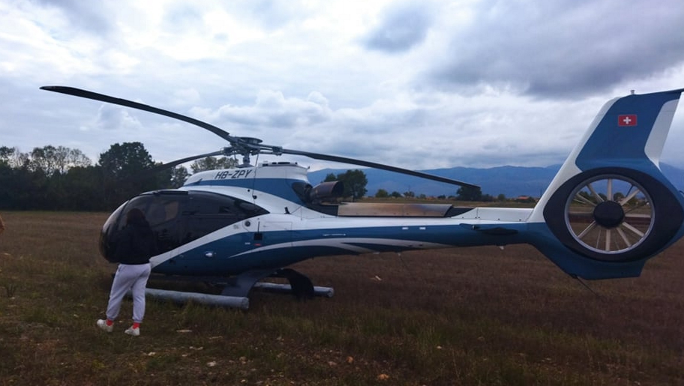 Κοζάνη: Αναγκαστική προσγείωση ελικοπτέρου σε χωράφι – Η μεγάλη περιπέτεια λόγω καυσίμων