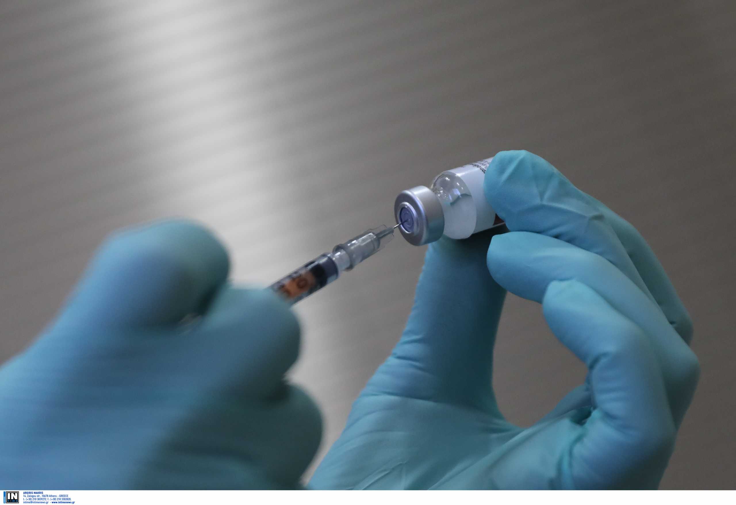 Αθανάσιος Τσακρής για μετάλλαξη Όμικρον: Πιθανό να κάνουμε και τέταρτη δόση εμβολίου
