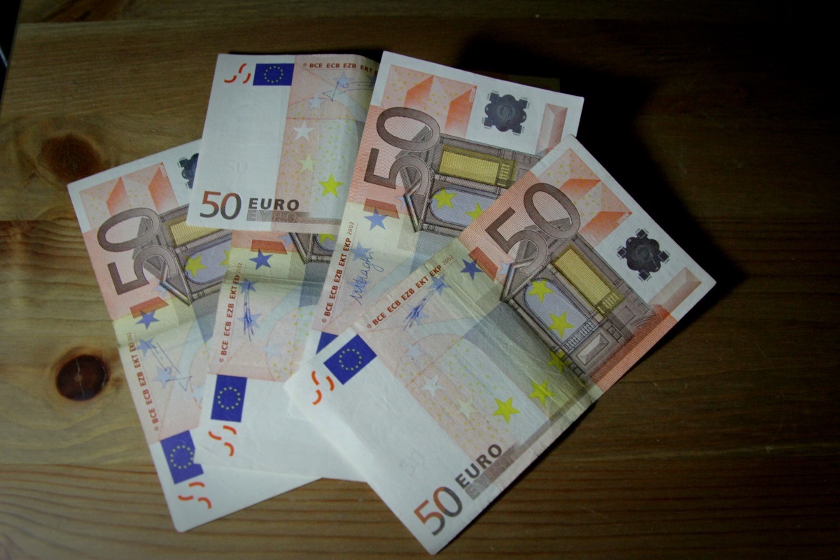 Επίδομα 250 ευρώ: Κατατέθηκε η τροπολογία – Όλοι οι δικαιούχοι