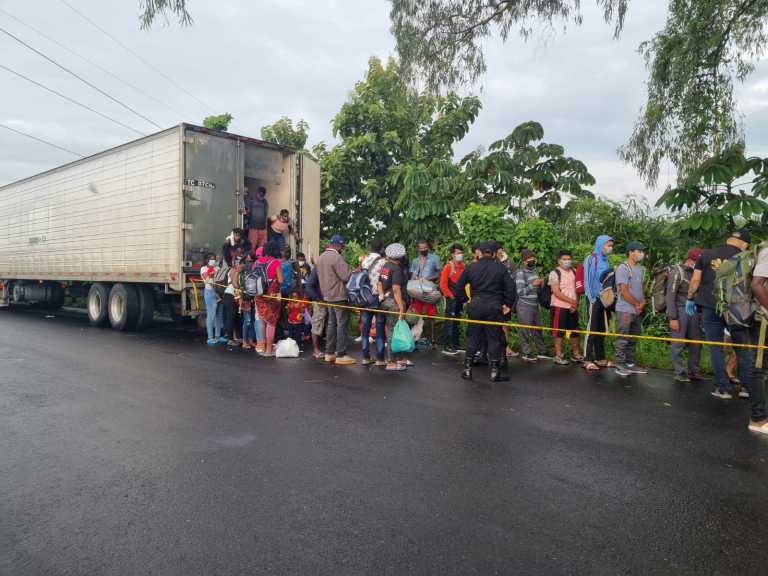 Γουατεμάλα: 126 μετανάστες βρέθηκαν εγκαταλελειμμένοι μέσα σε ρυμουλκό