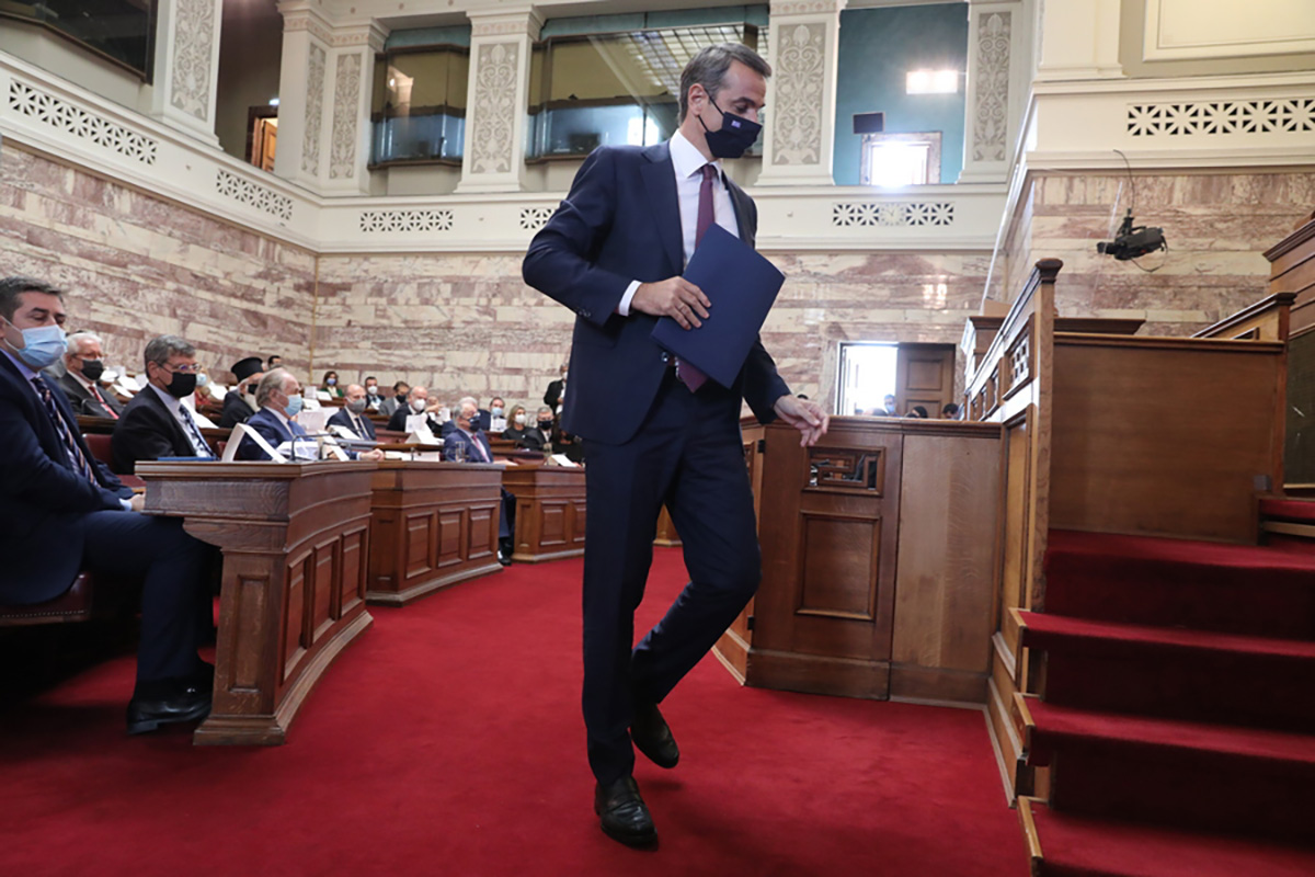 Ο πρωθυπουργός Κυριάκος Μητσοτάκης προσέρχεται για την ομιλία του στην εναρκτήρια εκδήλωση του forum «Η Ελλάδα το 2040», στην Αίθουσα της Γερουσίας της Βουλής, τη Δευτέρα 18 Οκτωβρίου 2021. ΑΠΕ-ΜΠΕ