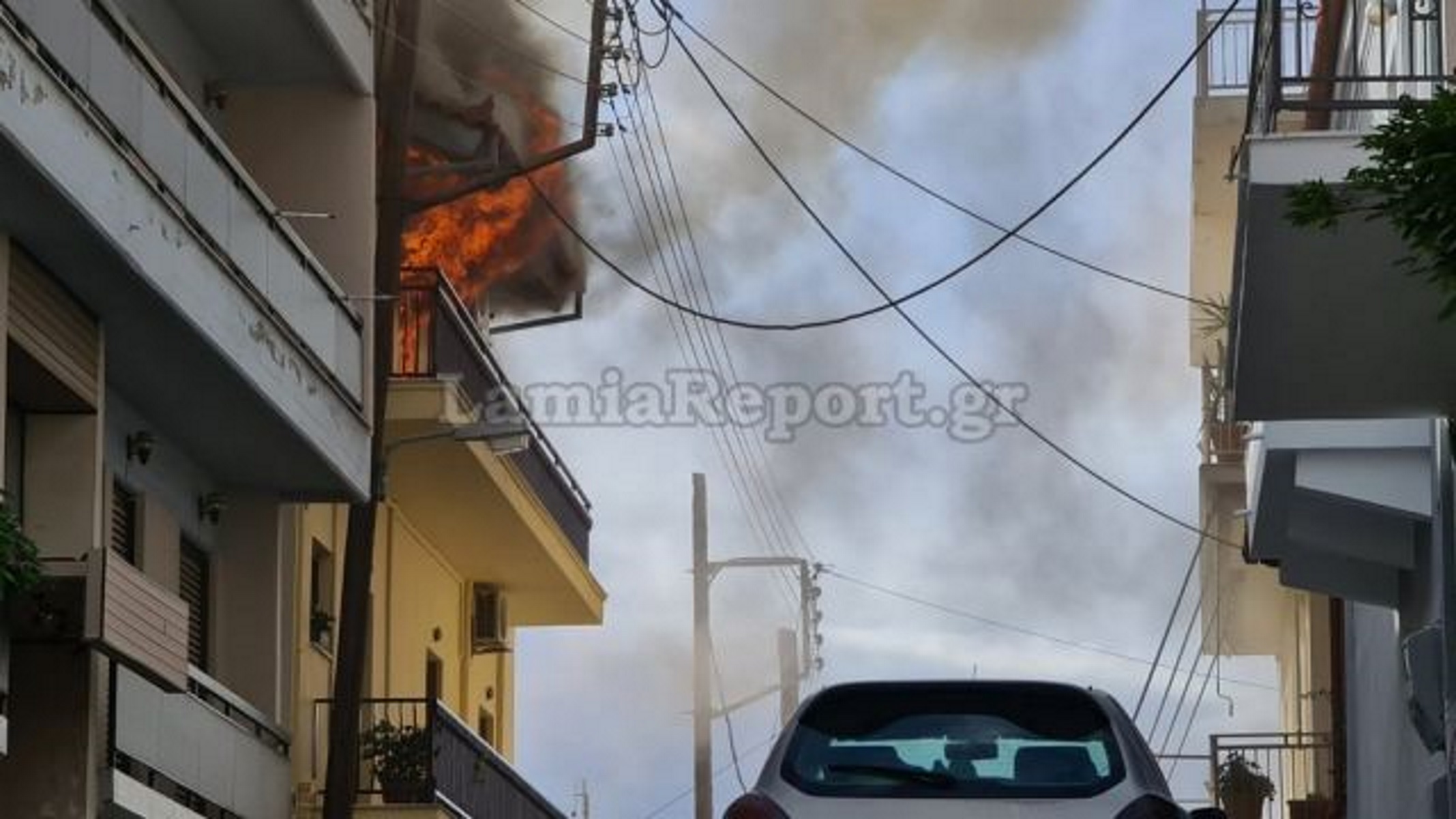 Φωτιά σε σπίτι στη Λαμία – Μαύροι καπνοί υψώνονται στον ουρανό