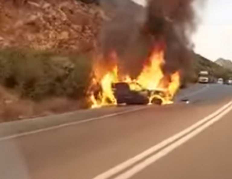 Κάηκε ζωντανή σε αυτοκίνητο μετά από τροχαίο στη Φωκίδα - Φωτιά μετά από σφοδρή σύγκρουση
