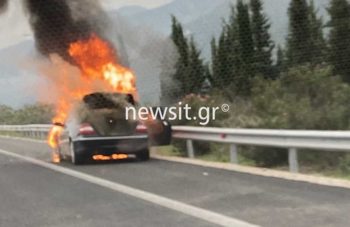 Φωτιά σε αυτοκίνητο στην εθνική οδό Αθηνών – Λαμίας