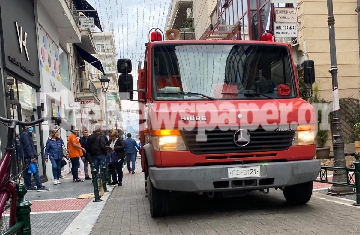 Βόλος: Μυστηριώδης έκρηξη στο κέντρο της πόλης – Φωτιά σε υπόγειο γκαράζ