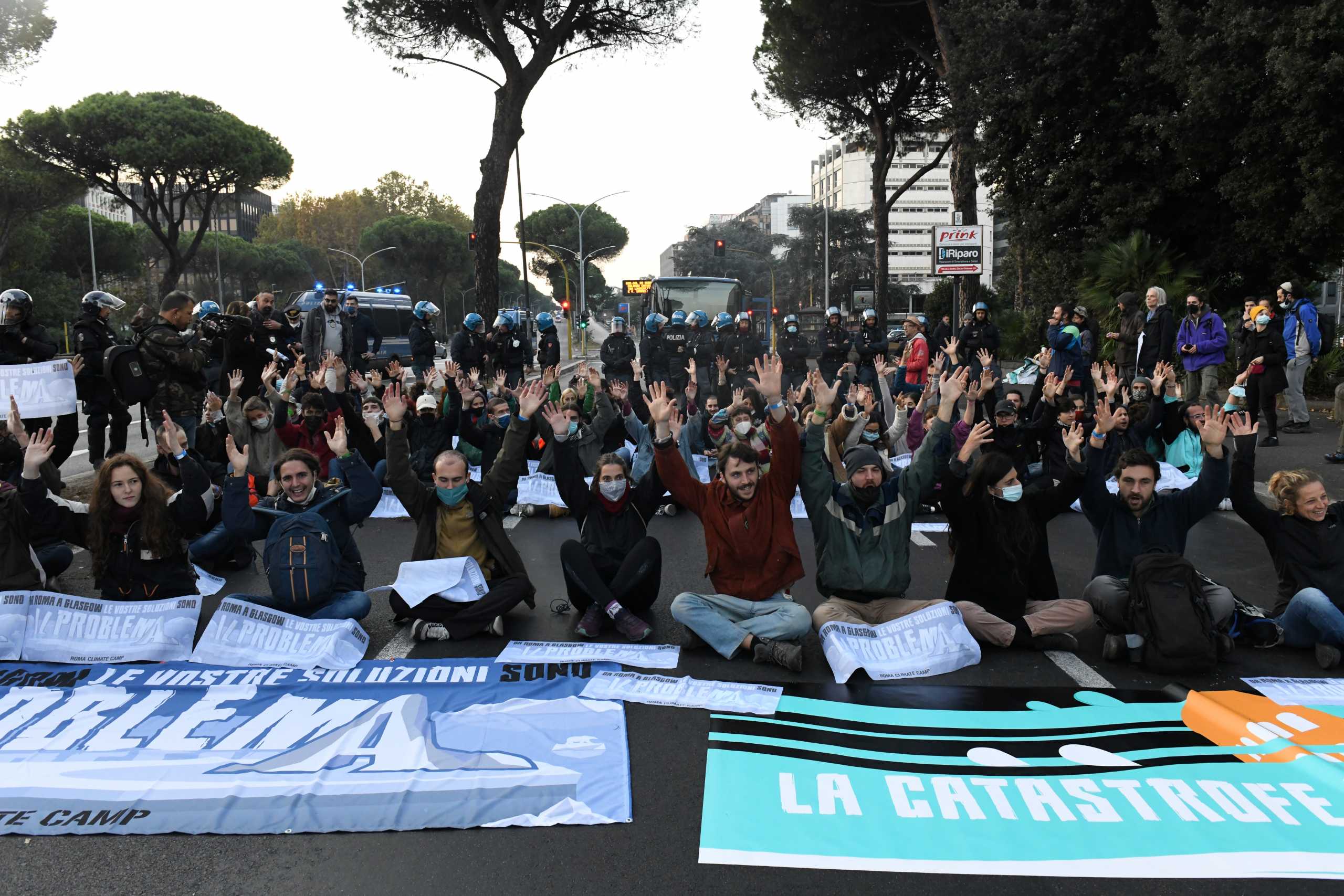 G20 – Ρώμη: Διαδηλωτές προσπάθησαν να μπλοκάρουν το δρόμο που οδηγεί προς το συνεδριακό κέντρο