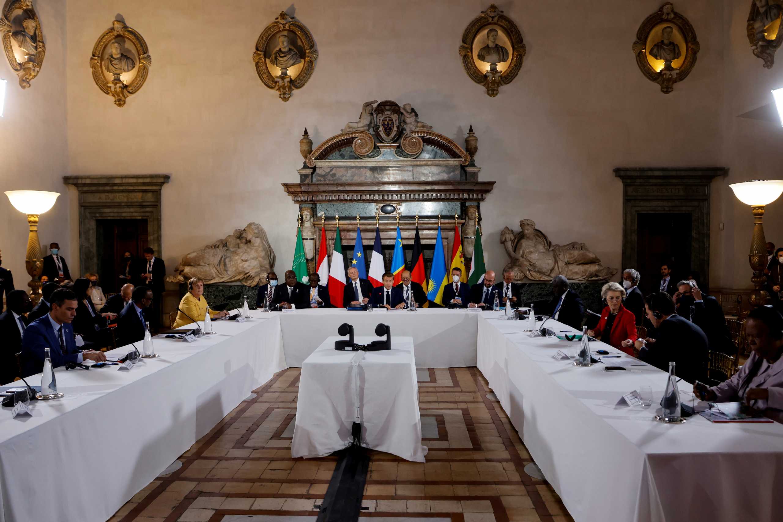 G20: Χιούμορ και πειράγματα από τους ηγέτες της Συνόδου – Ριζότο κολοκύθας  και γεμιστές αγκινάρες στο μενού