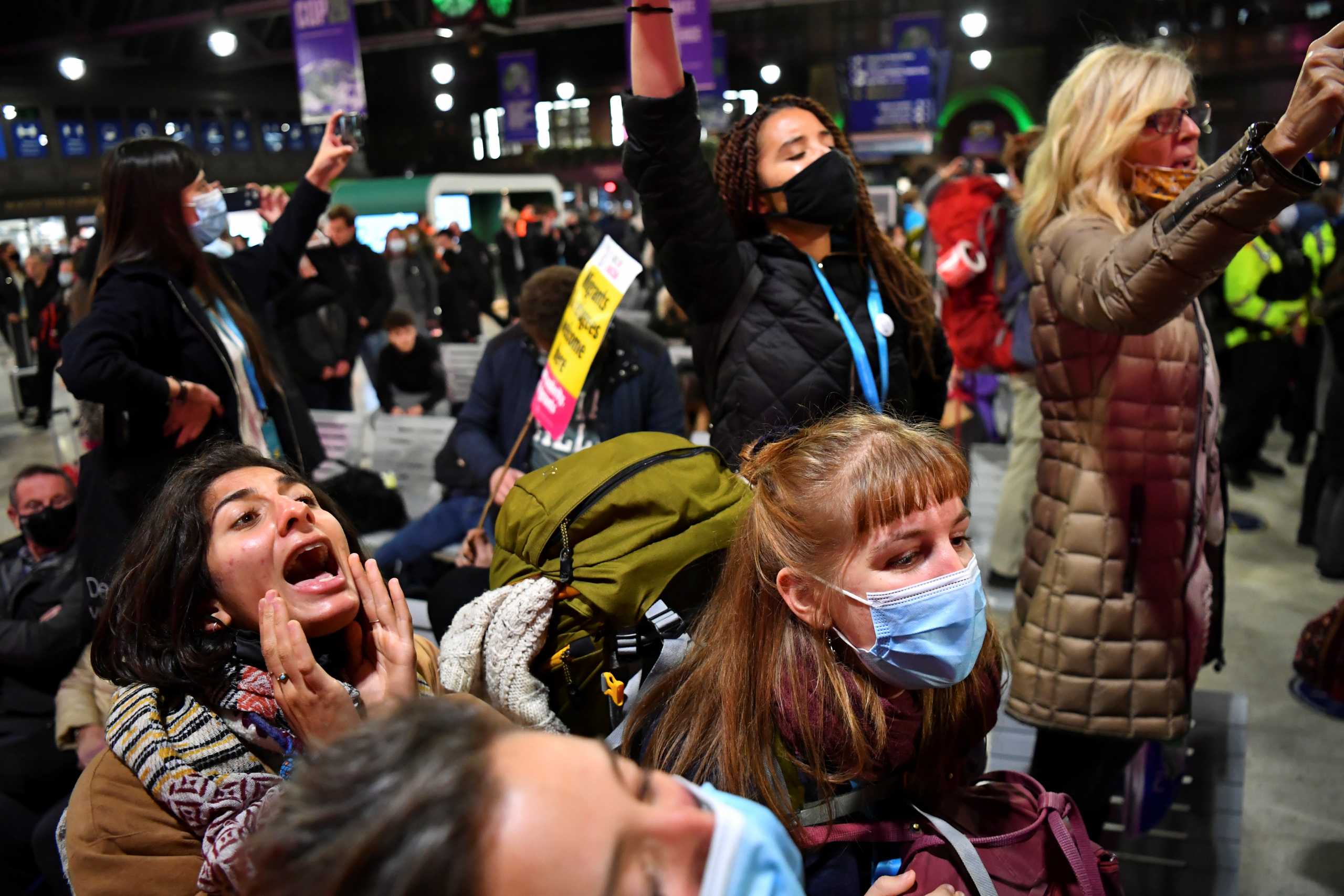 Climate activists demonstrate prior to Greta Thunberg's arrival at Glasgow Central Station ahead of the UN Climate Change Conference (COP26) in Glasgow, Scotland, Britain October 30, 2021. REUTERS